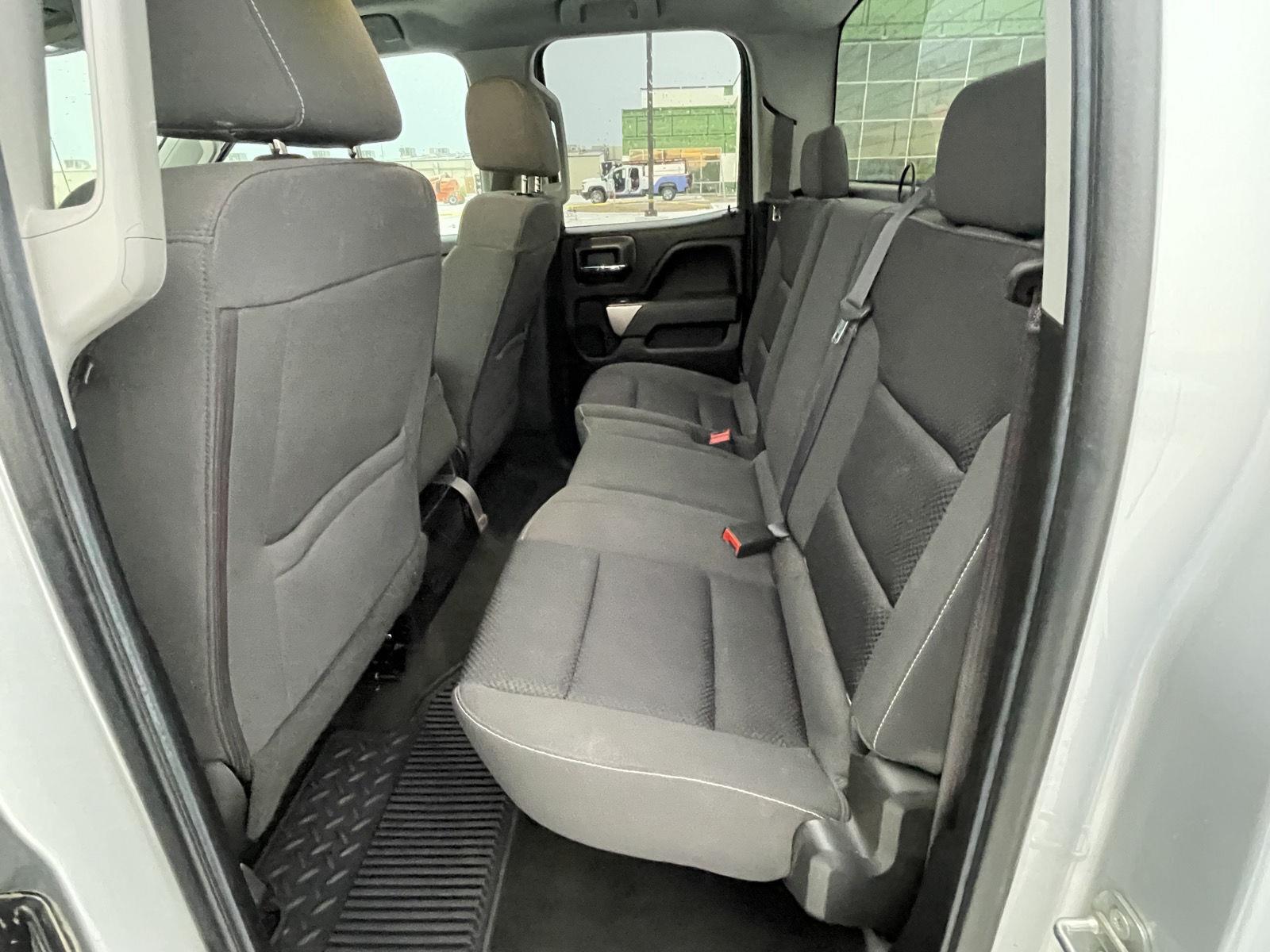 Vehicle photo 15