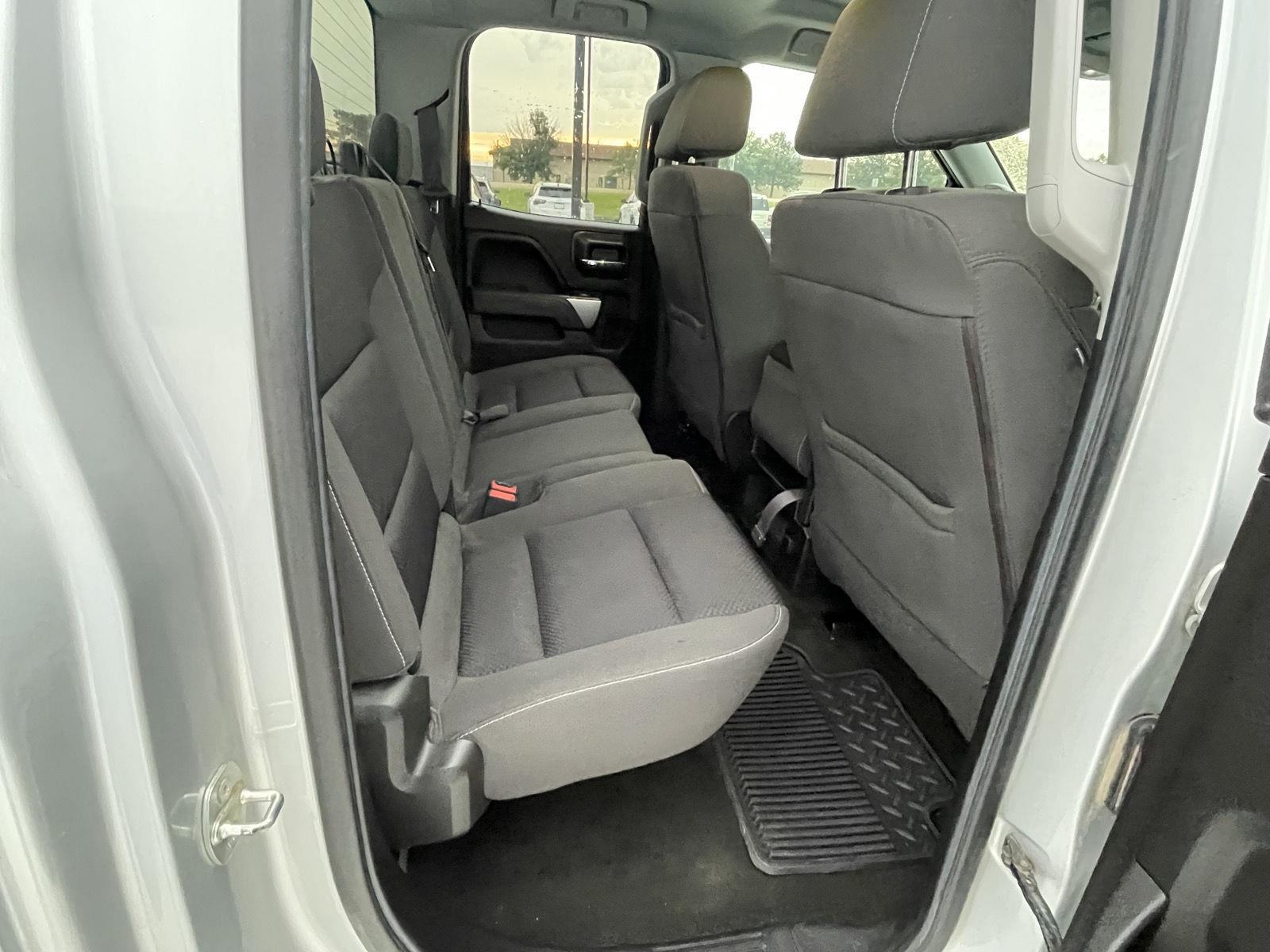 Vehicle photo 16