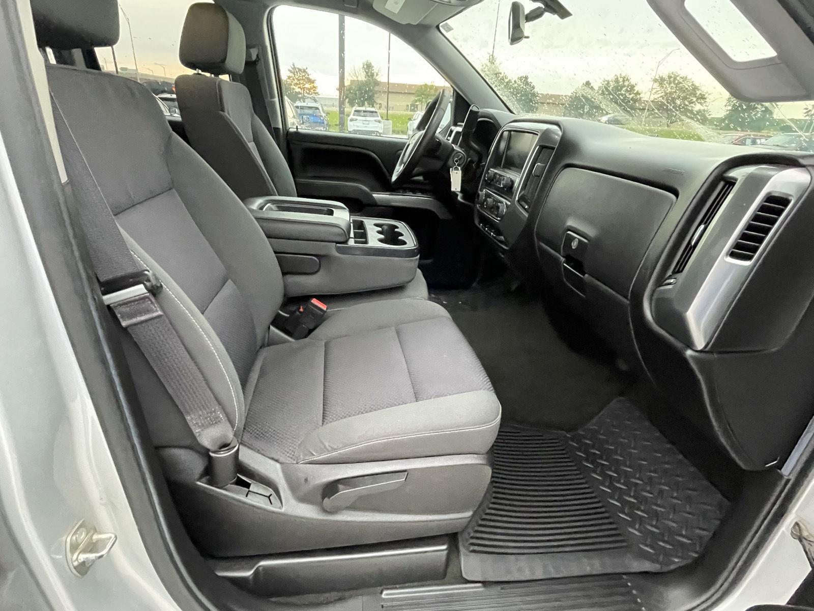 Vehicle photo 17