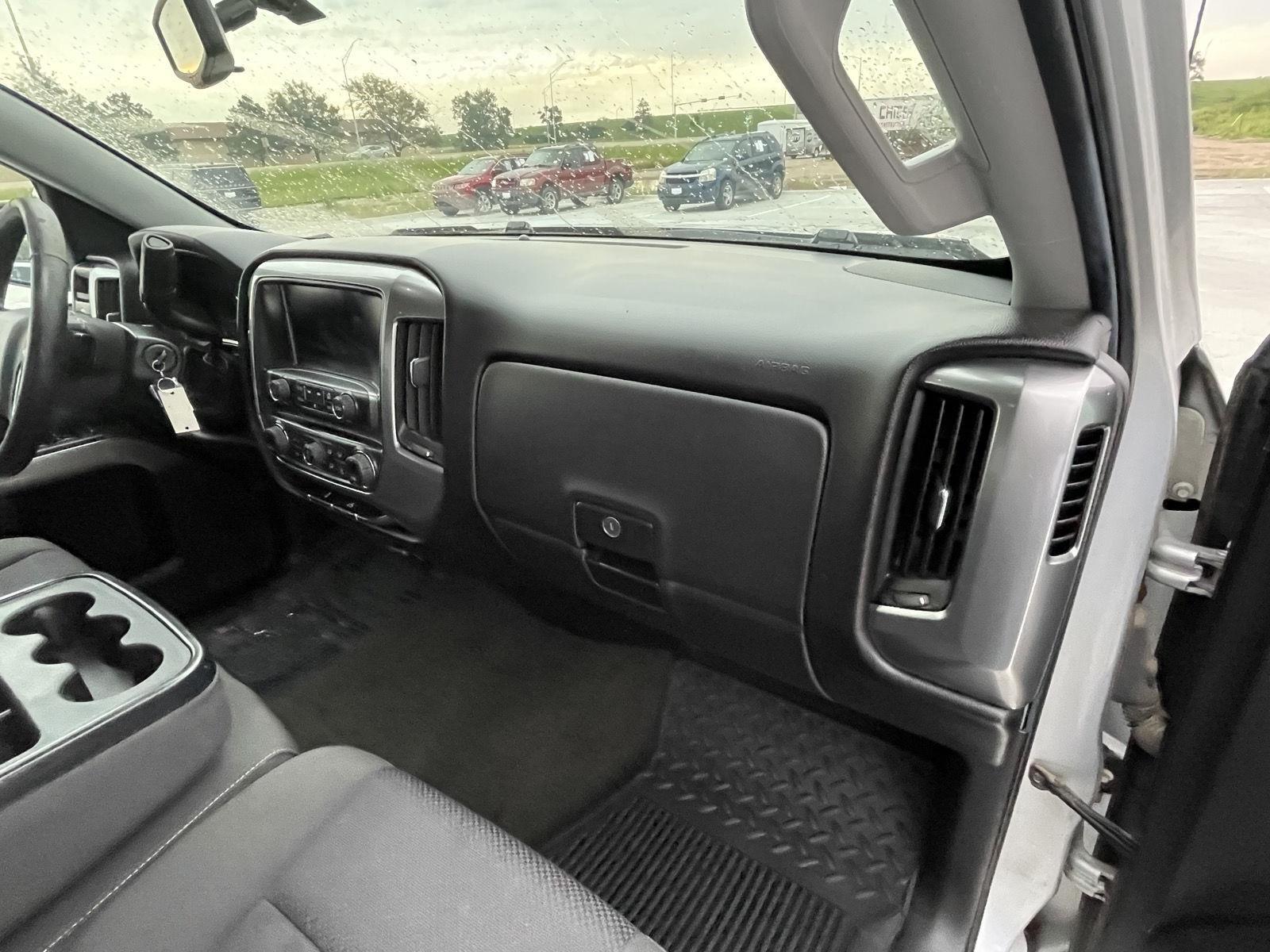 Vehicle photo 18