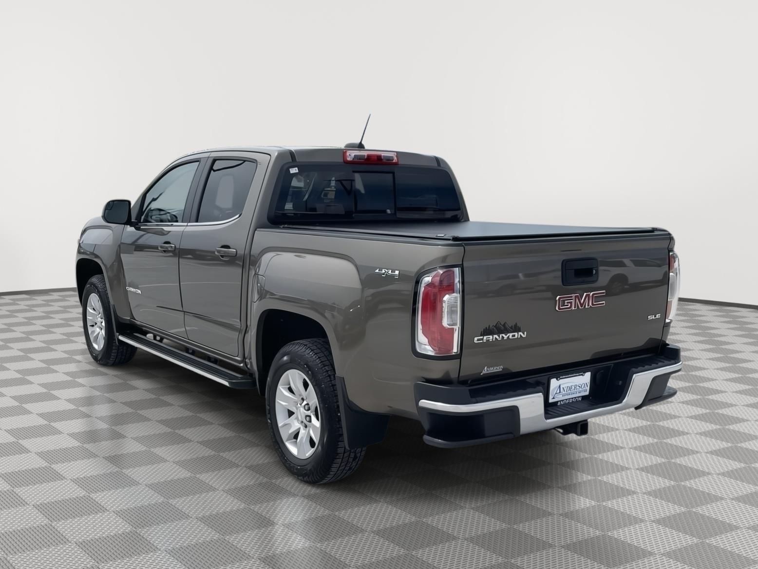 Vehicle photo 4