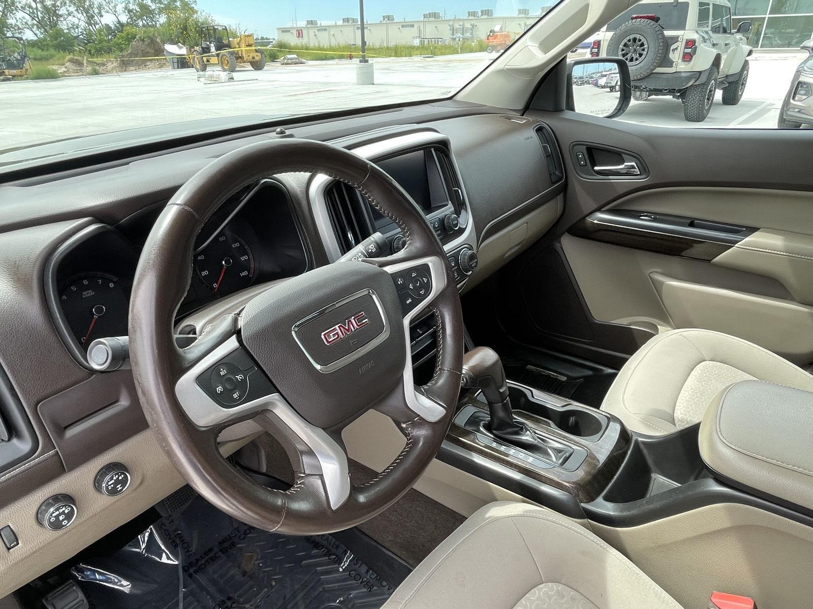 Vehicle photo 14