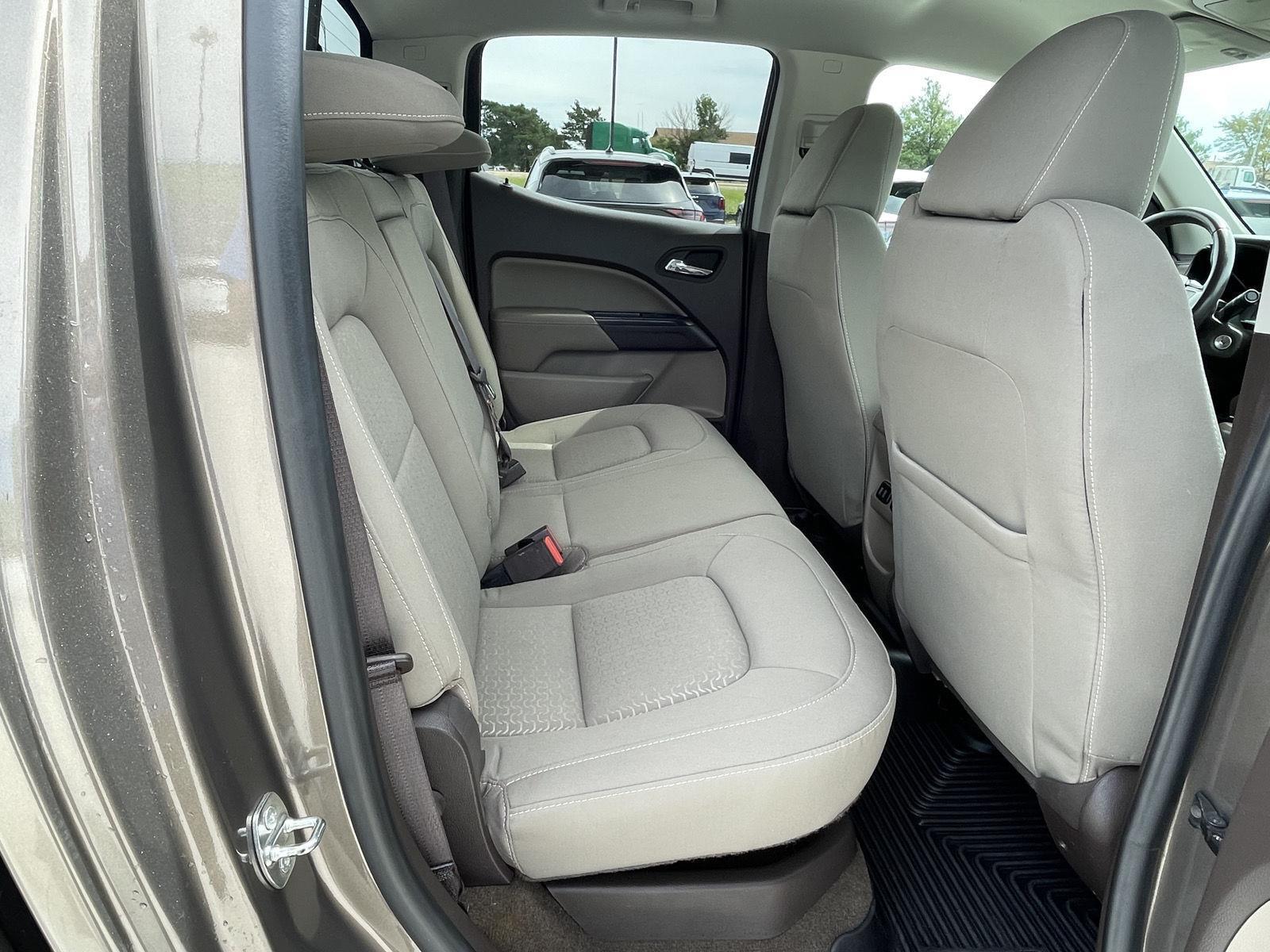 Vehicle photo 16