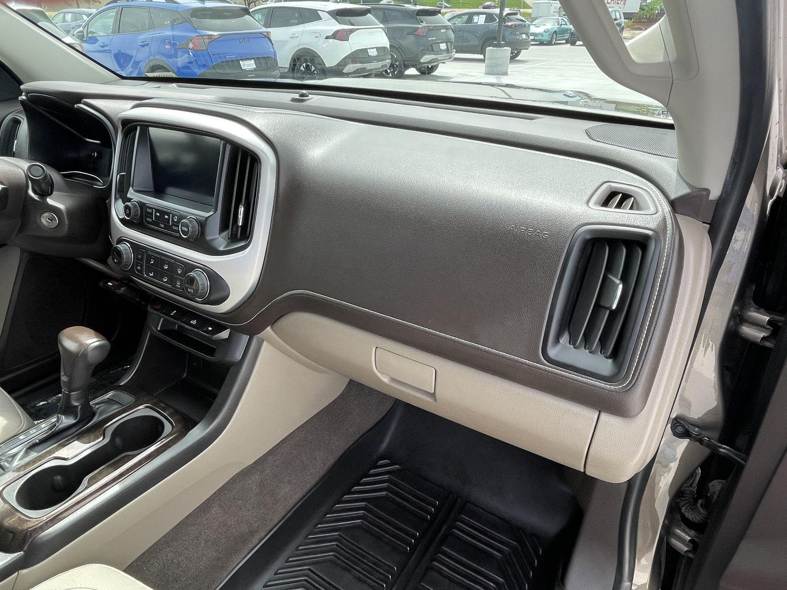 Vehicle photo 18