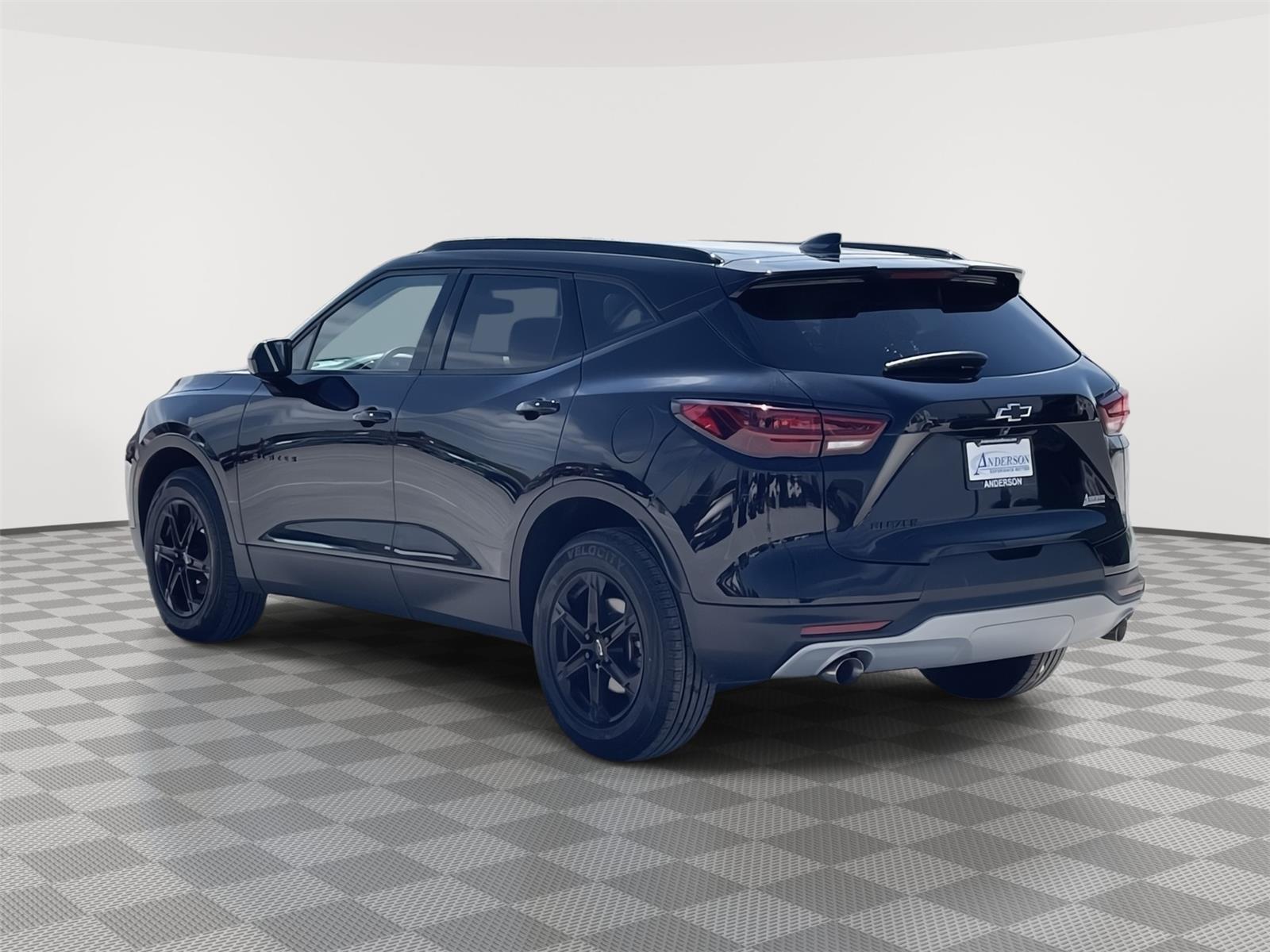Vehicle photo 4