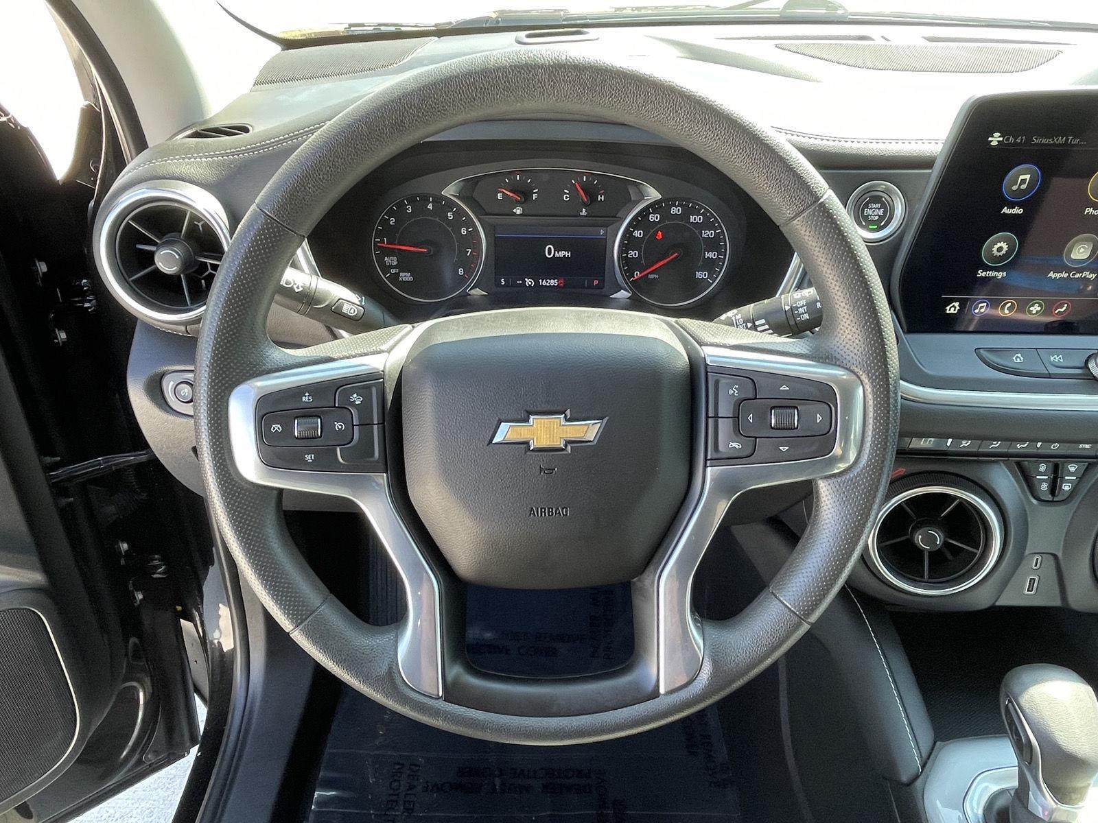 Vehicle photo 13