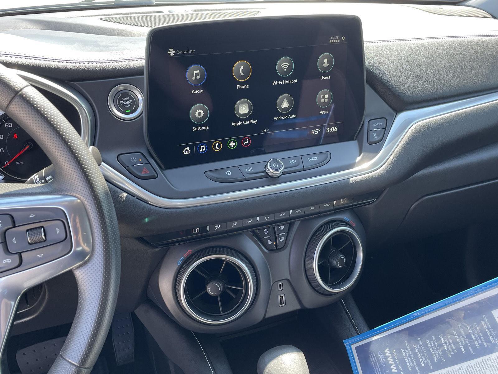 Vehicle photo 14