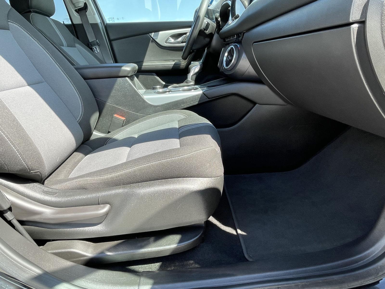 Vehicle photo 19