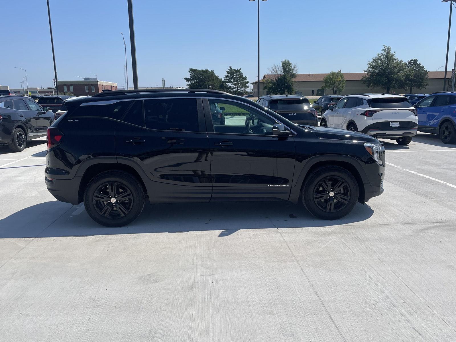 Vehicle photo 7