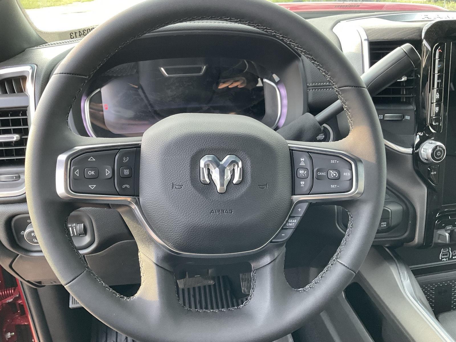 Vehicle photo 10
