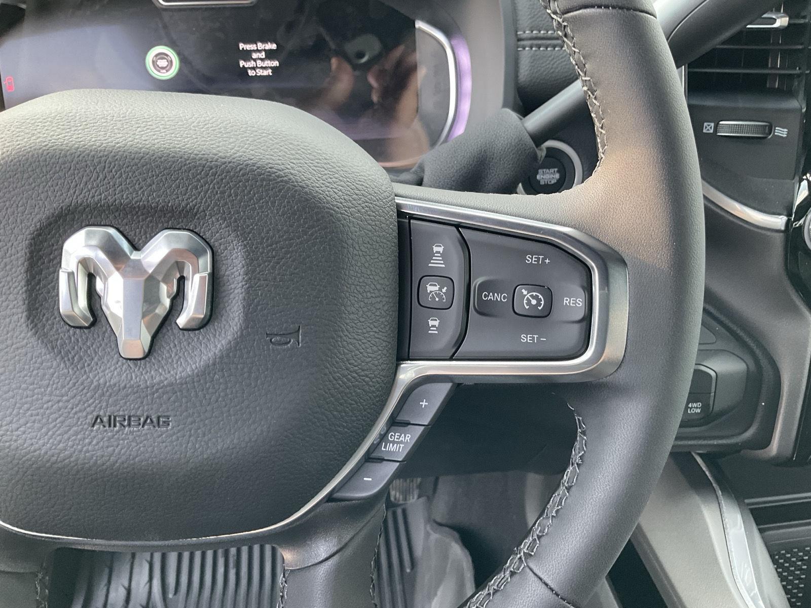 Vehicle photo 12