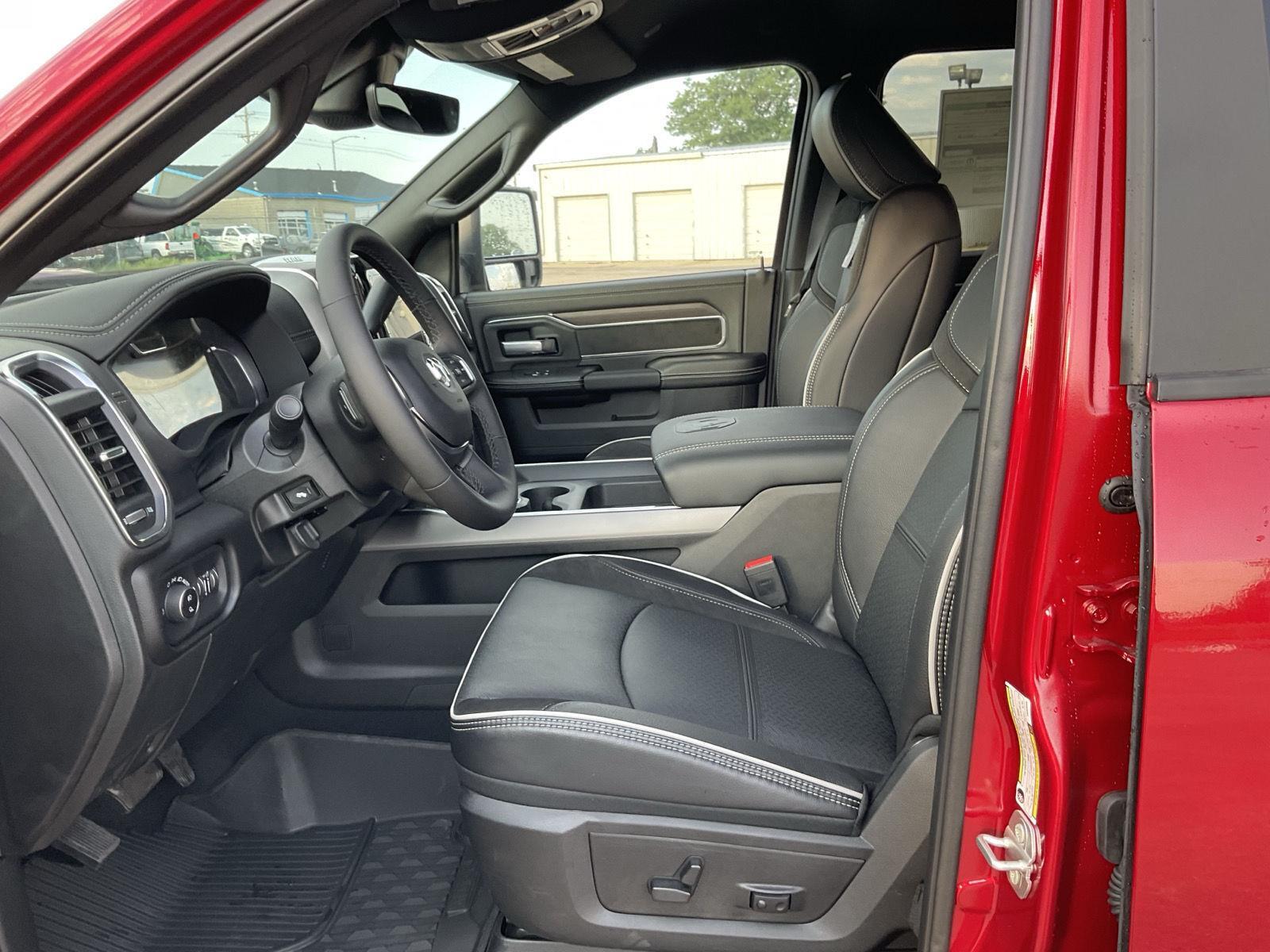 Vehicle photo 15