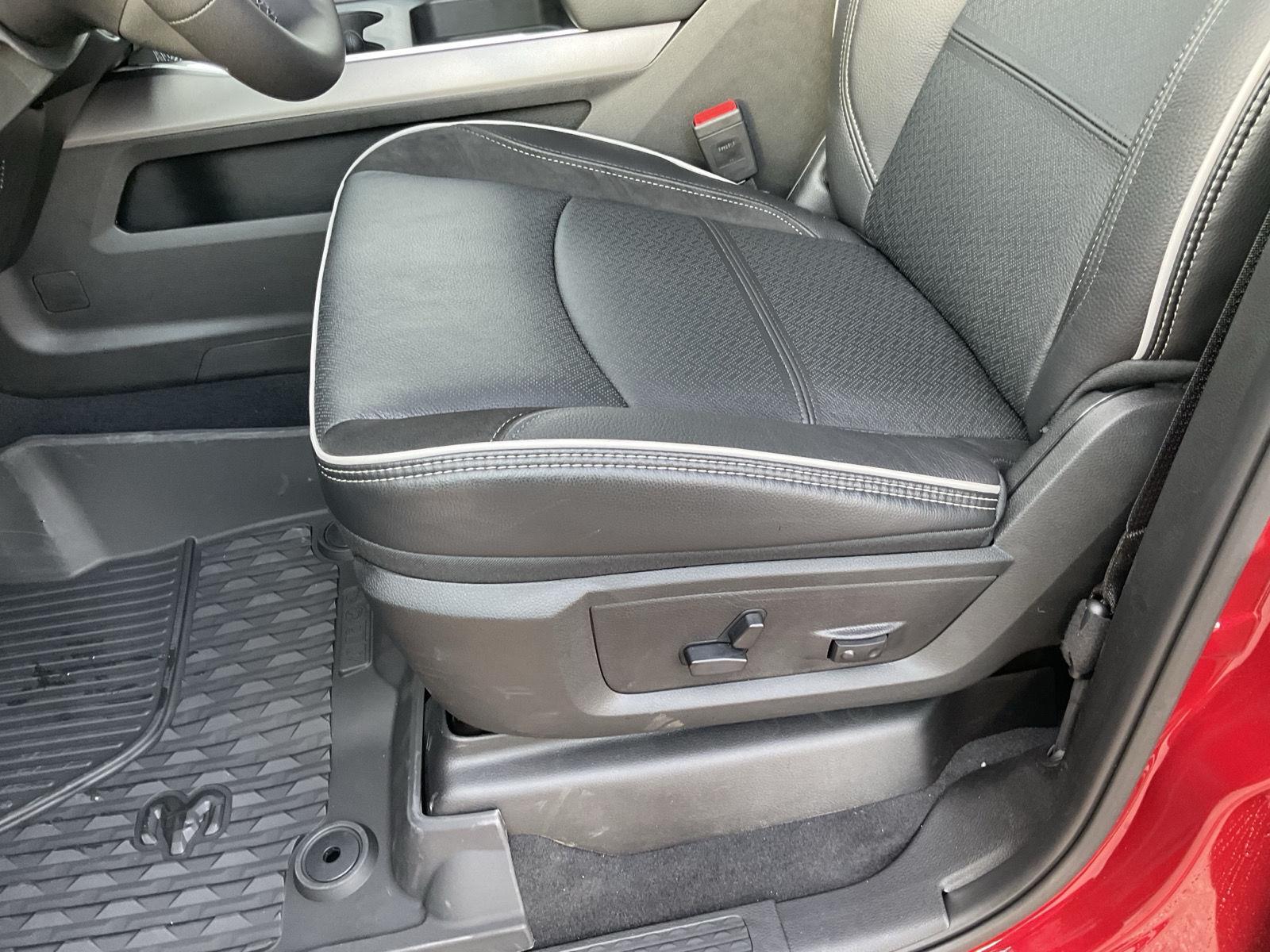 Vehicle photo 17