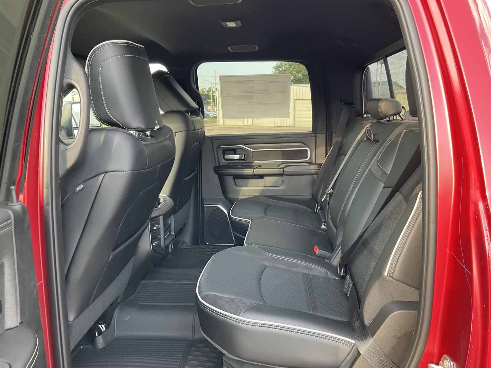 Vehicle photo 18