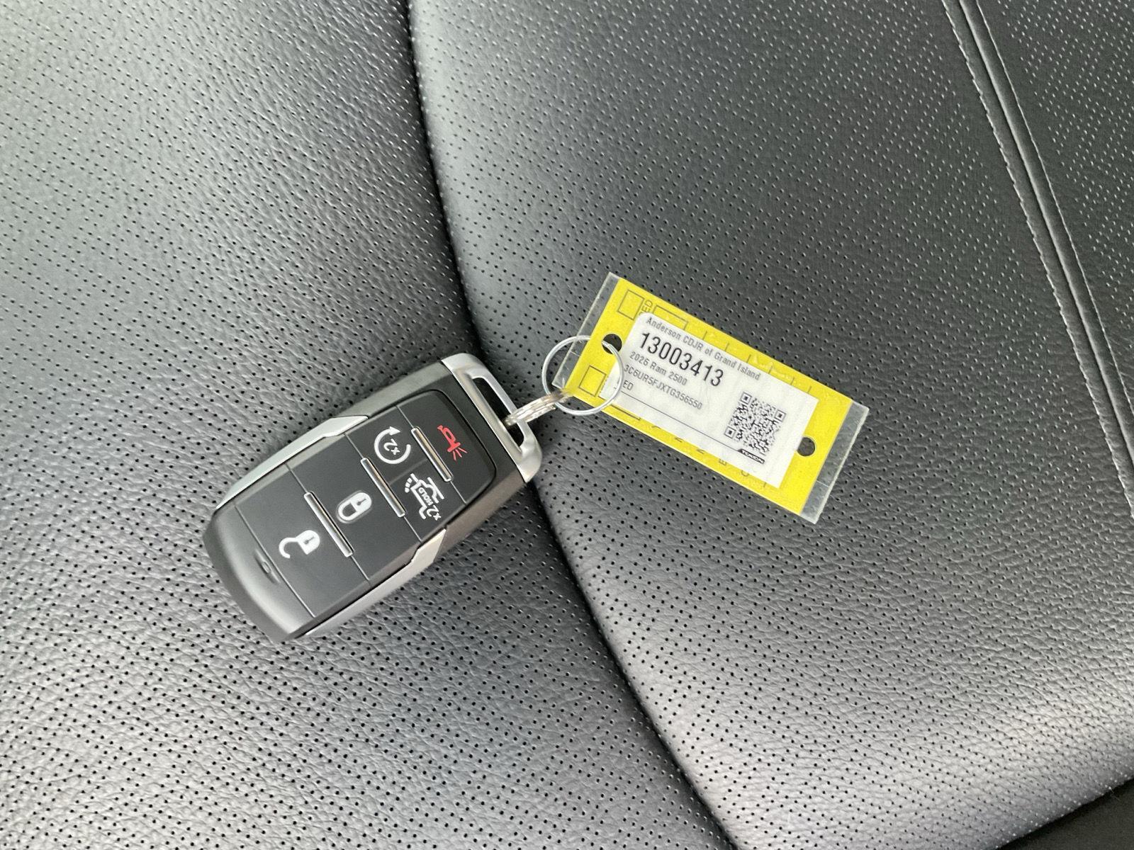 Vehicle photo 23