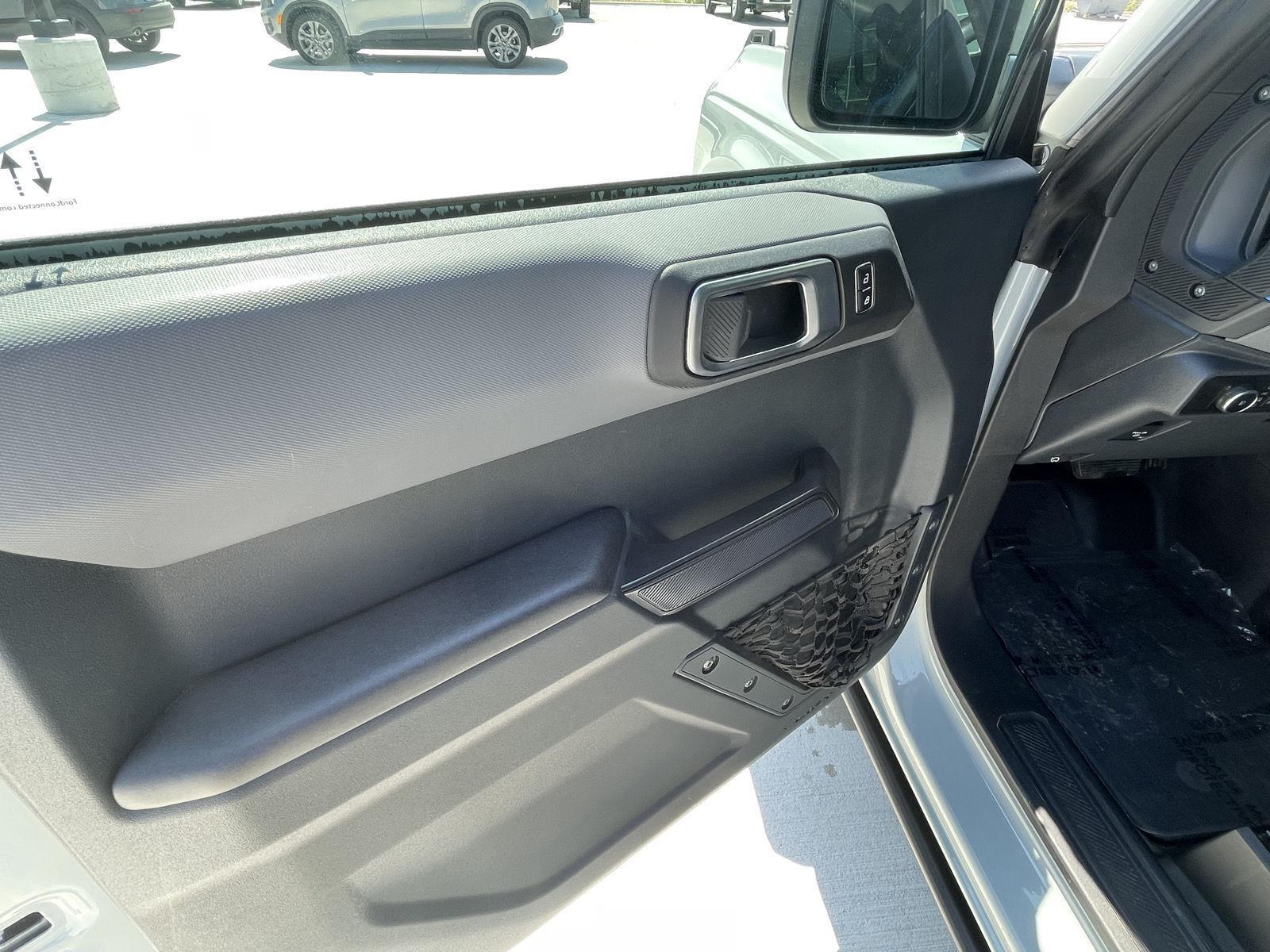 Vehicle photo 12