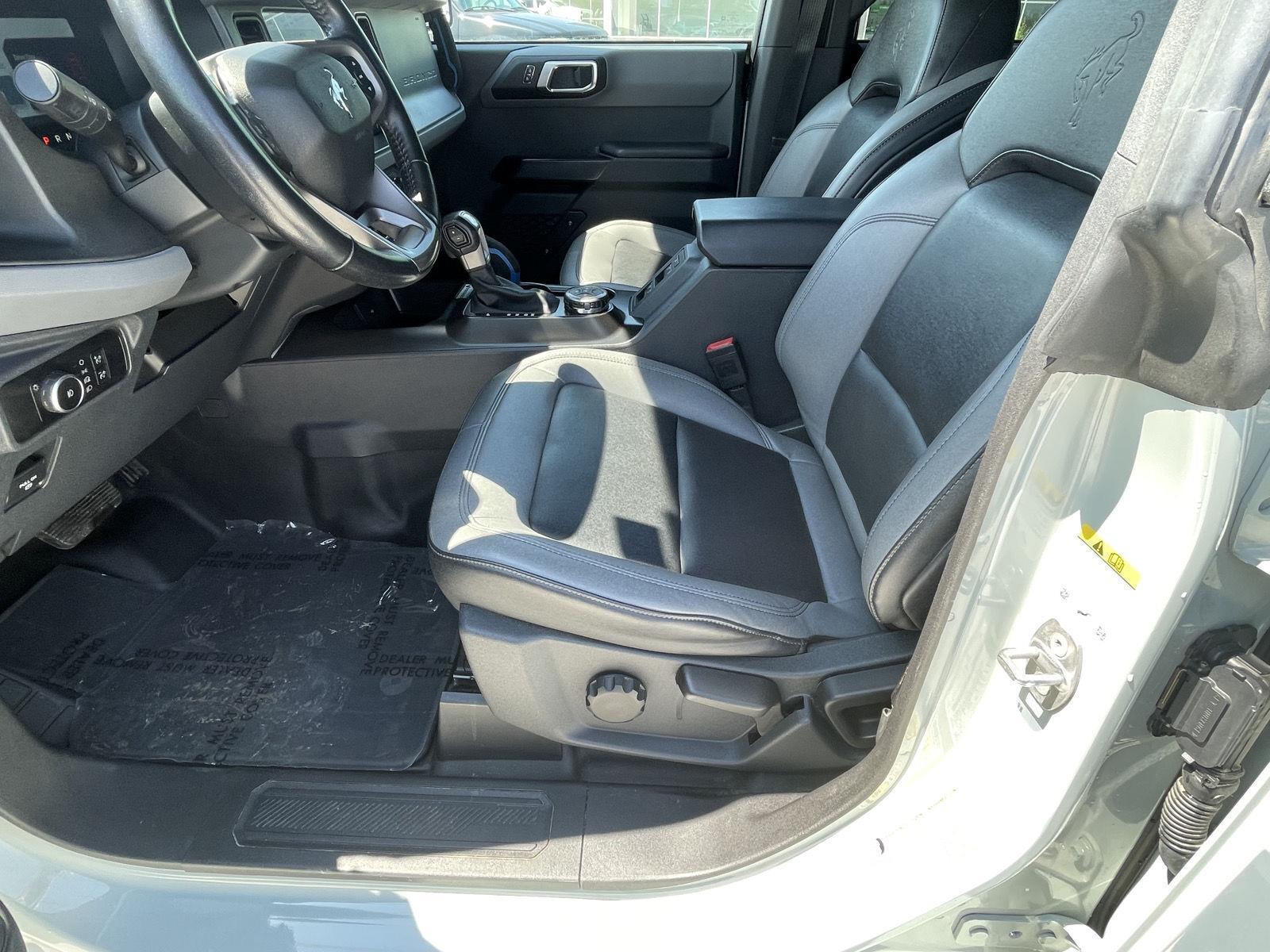Vehicle photo 14