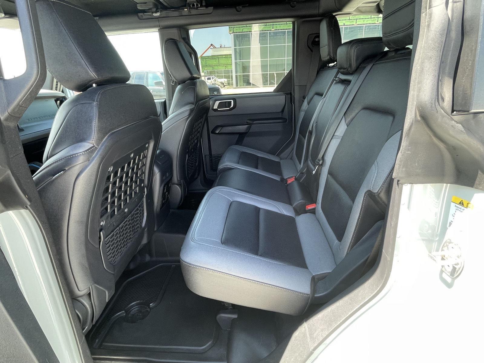 Vehicle photo 15