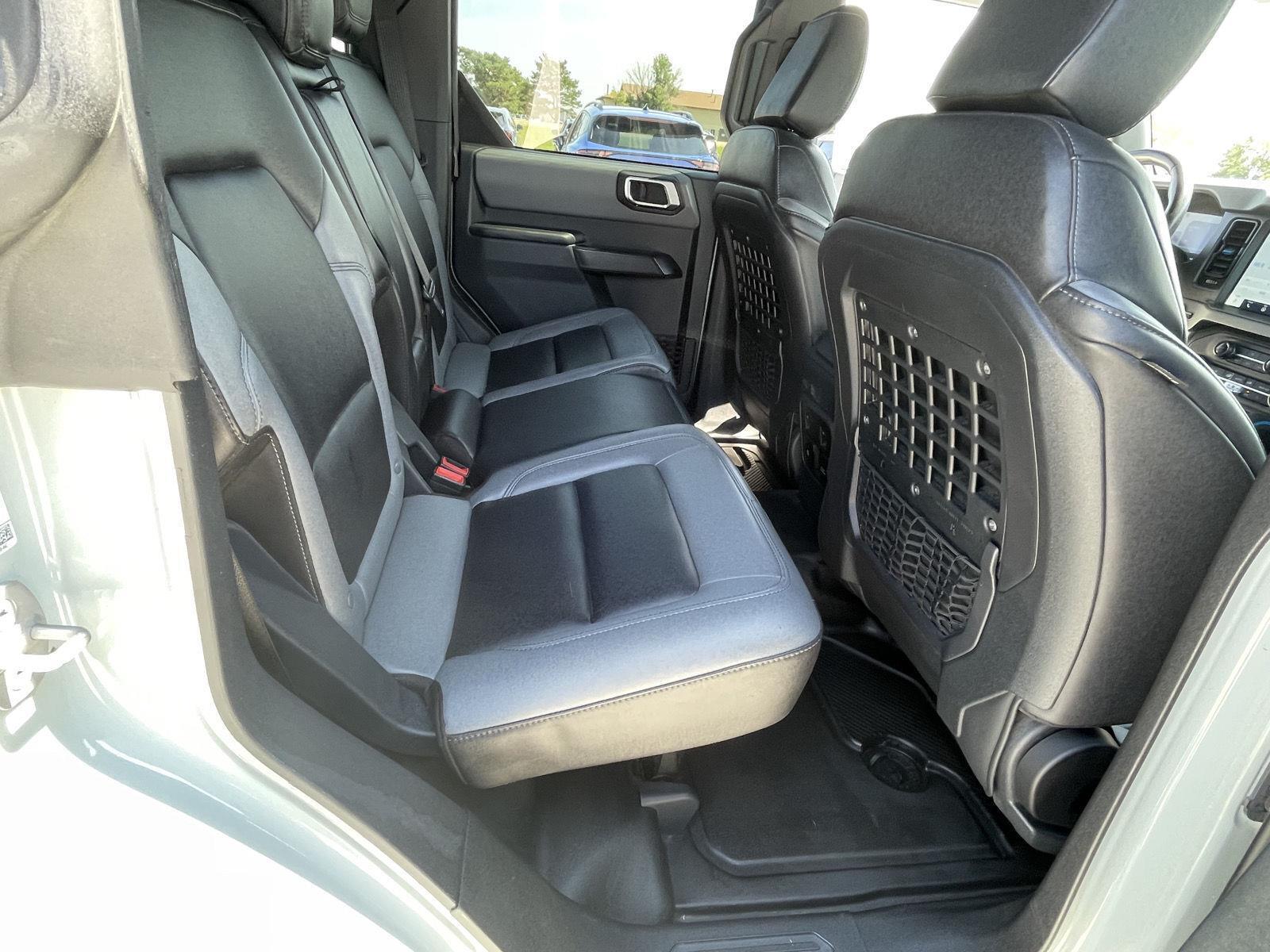 Vehicle photo 16