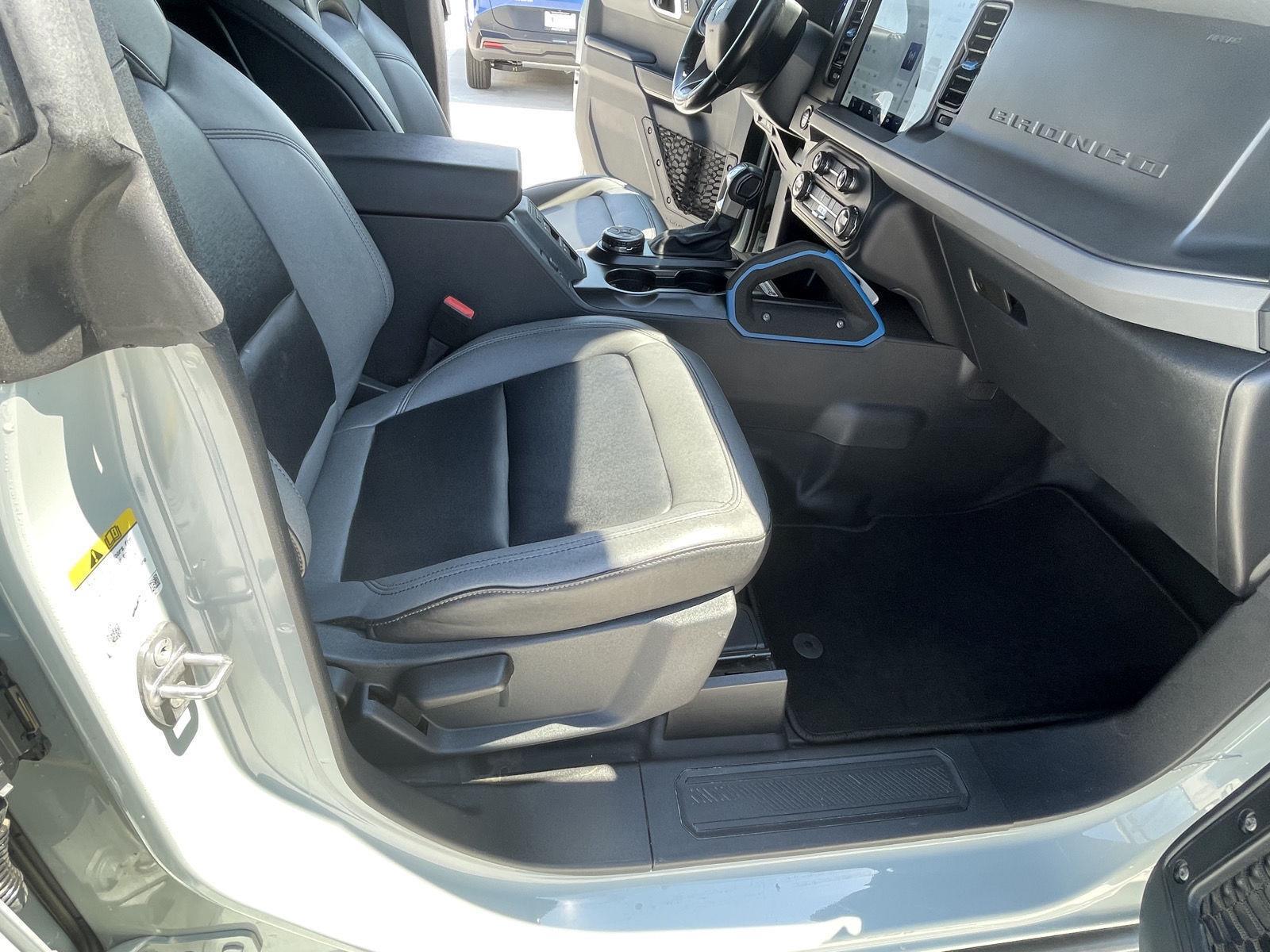 Vehicle photo 17