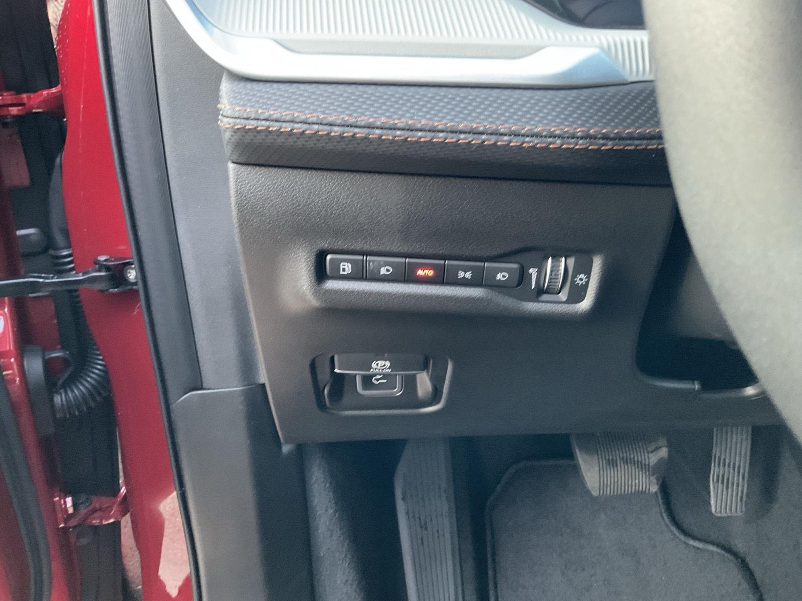 Vehicle photo 12