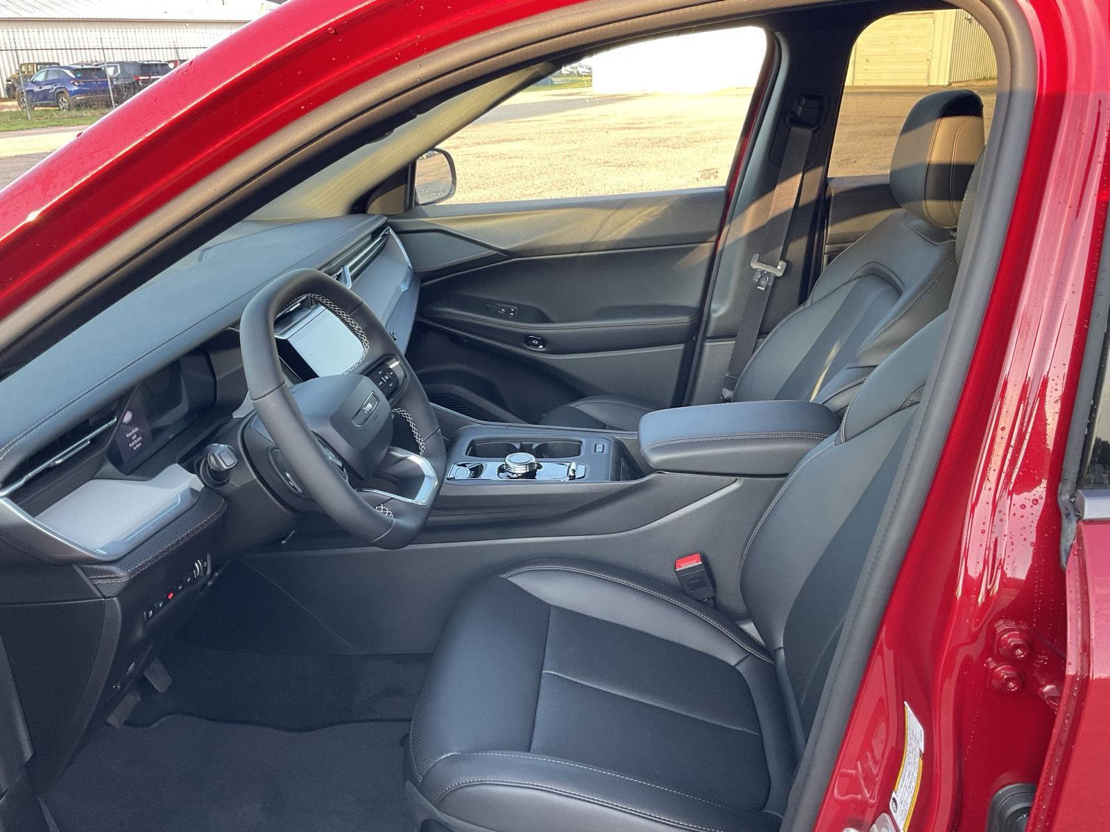 Vehicle photo 14