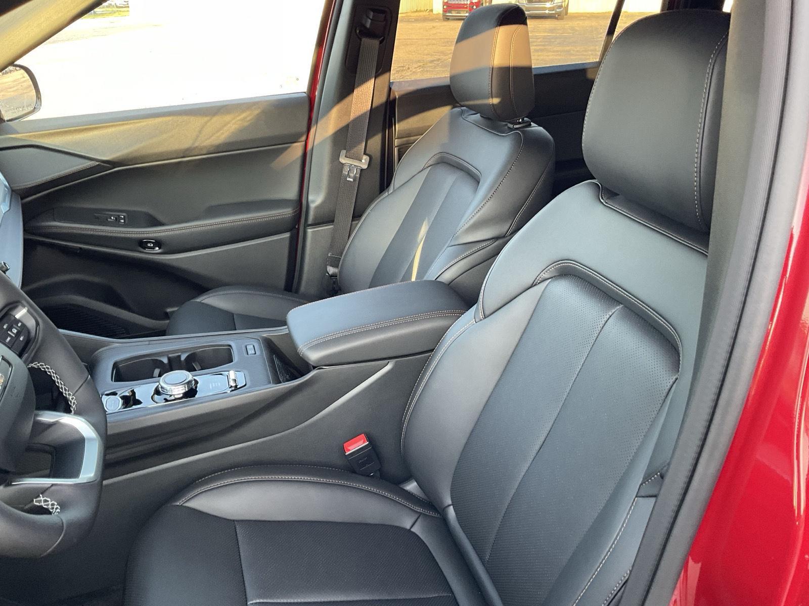 Vehicle photo 15