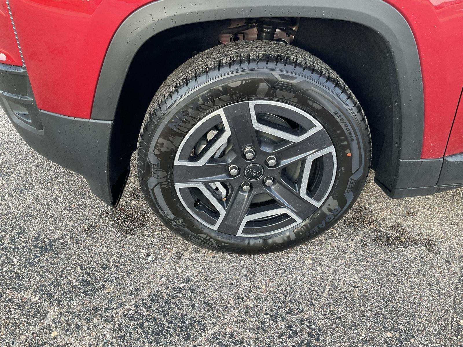 Vehicle photo 17