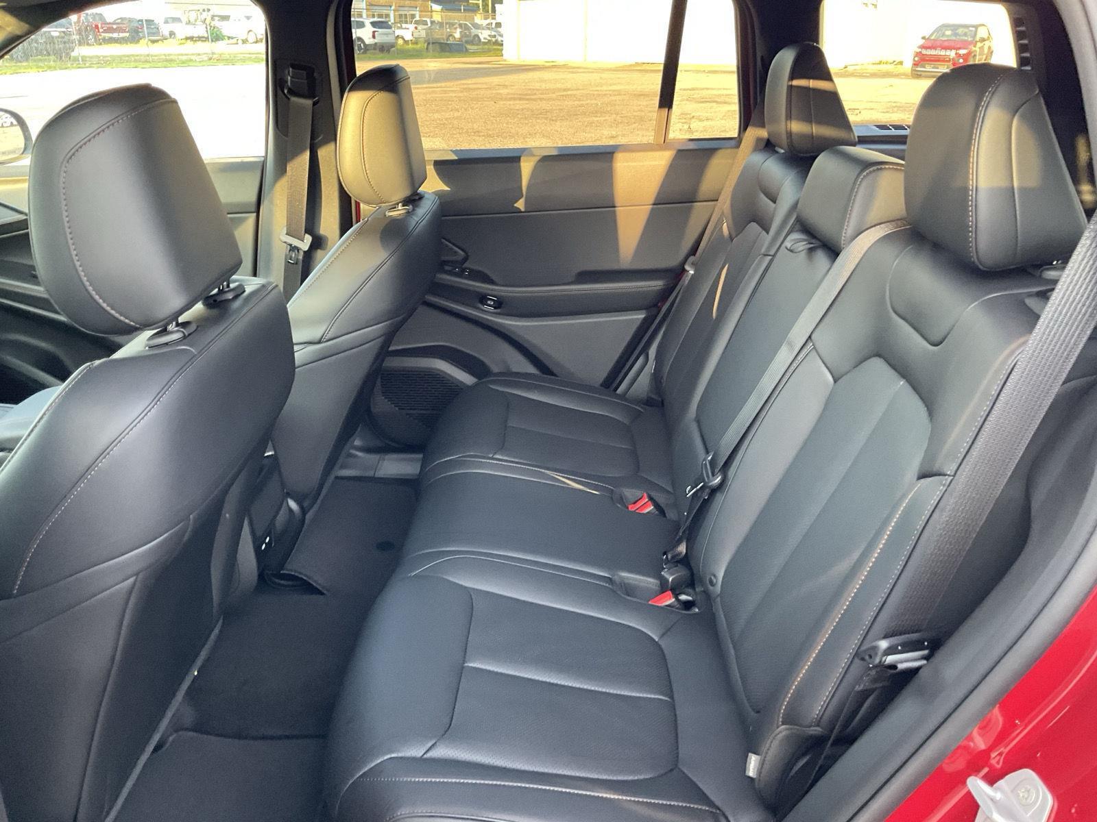 Vehicle photo 19