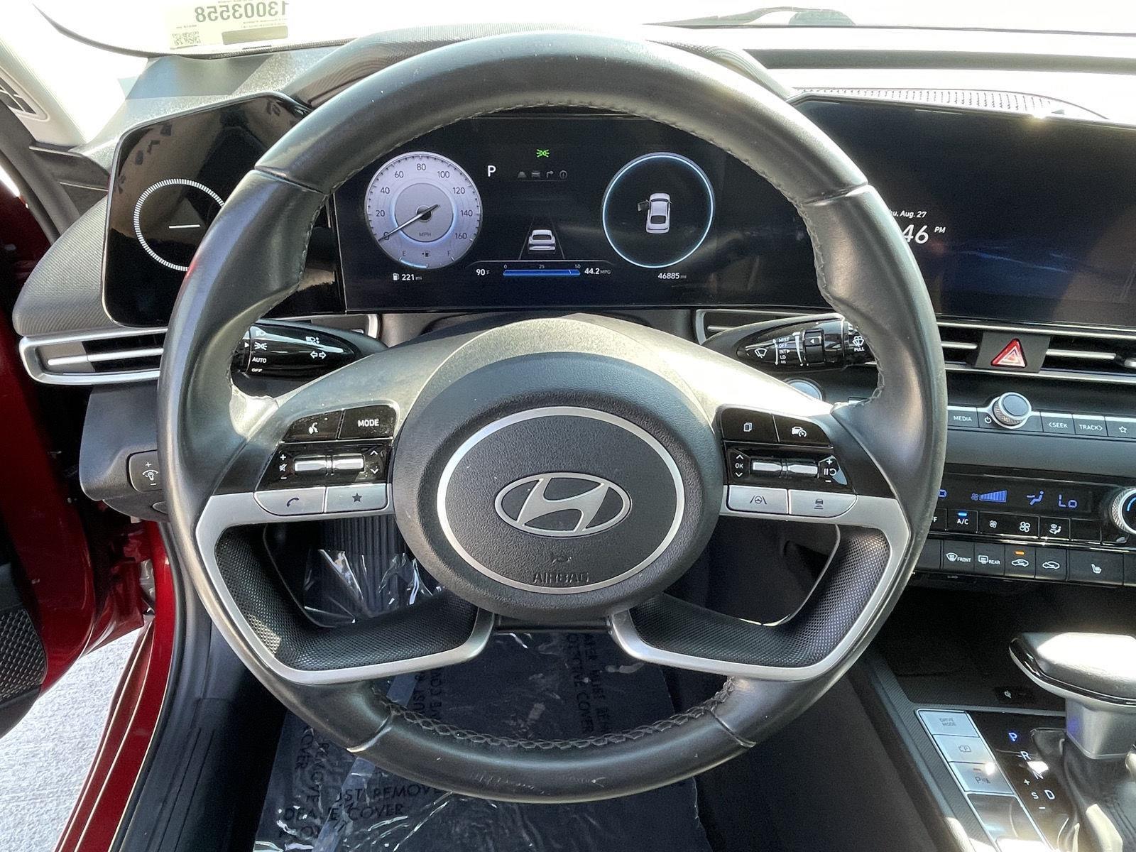 Vehicle photo 13