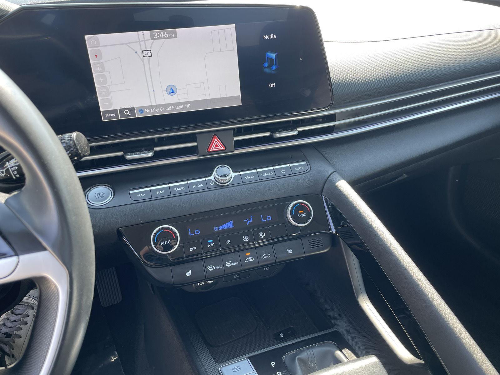 Vehicle photo 14