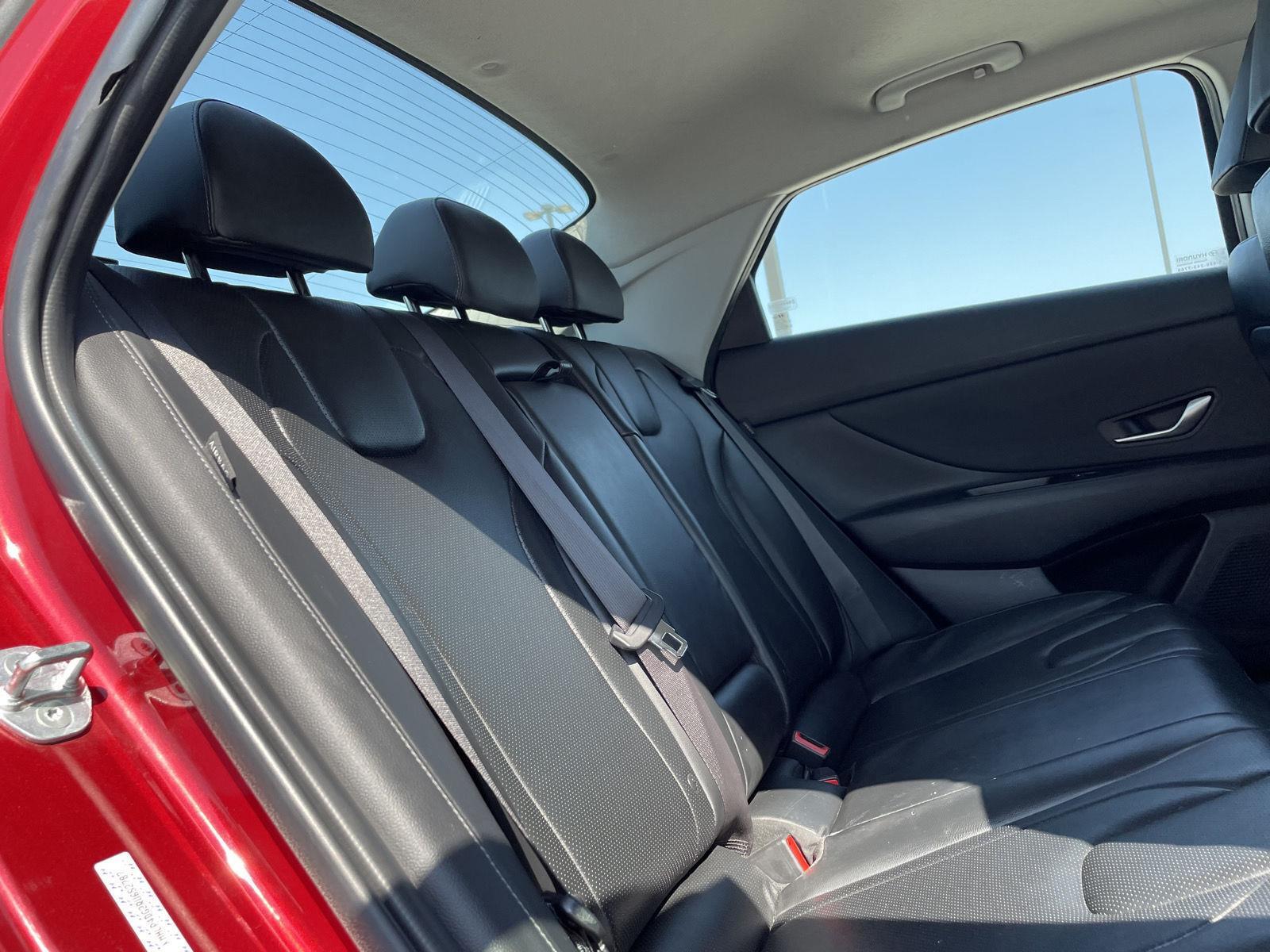 Vehicle photo 18