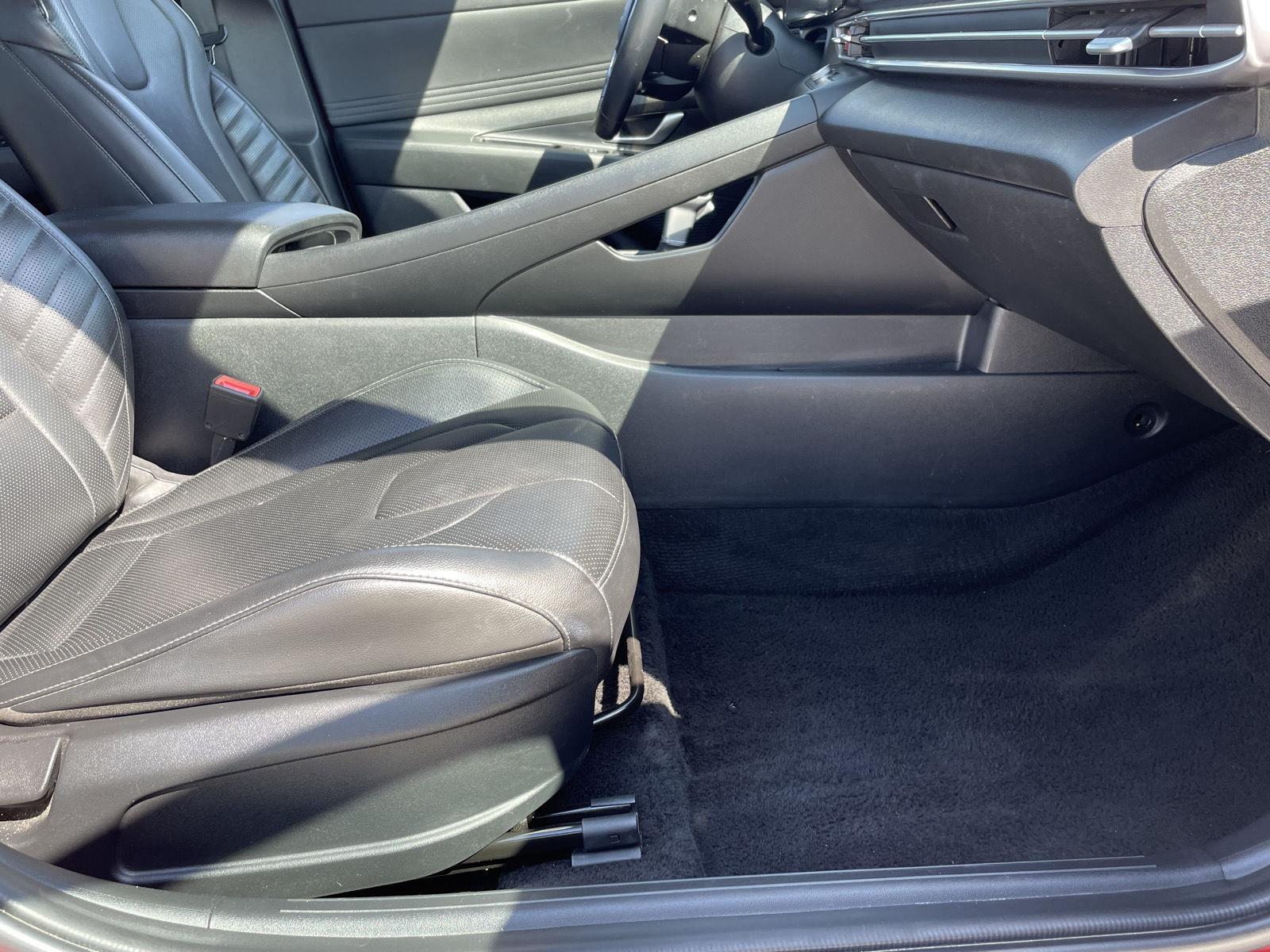 Vehicle photo 19