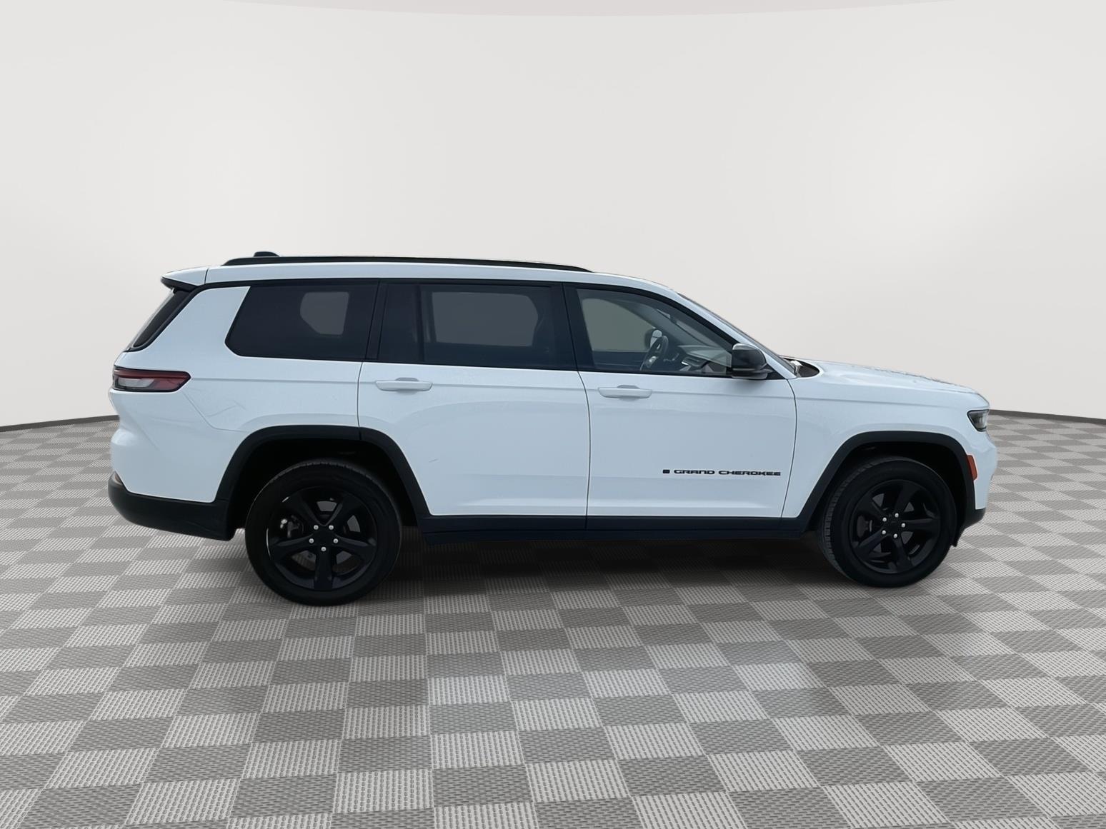 Vehicle photo 7
