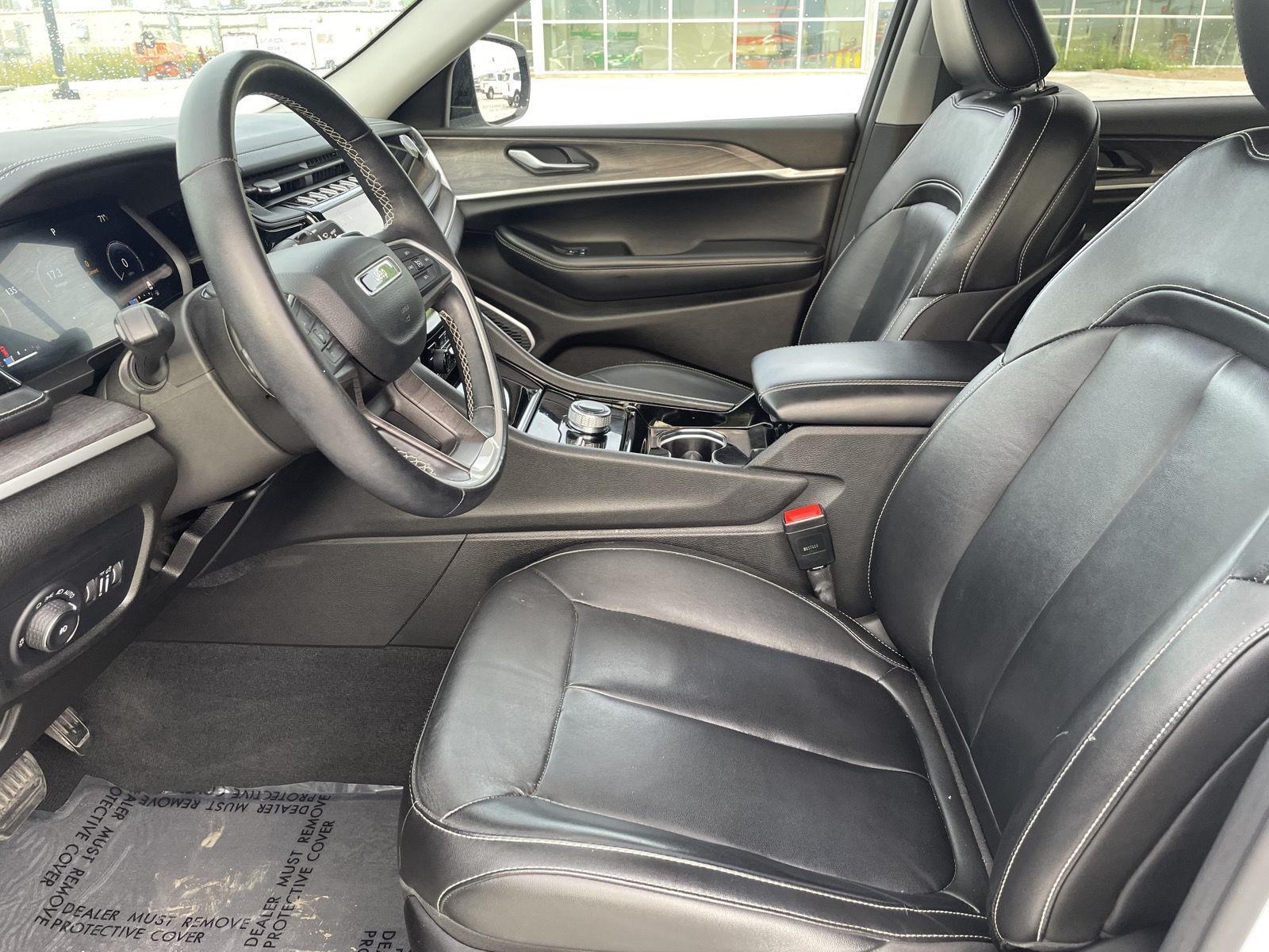 Vehicle photo 12