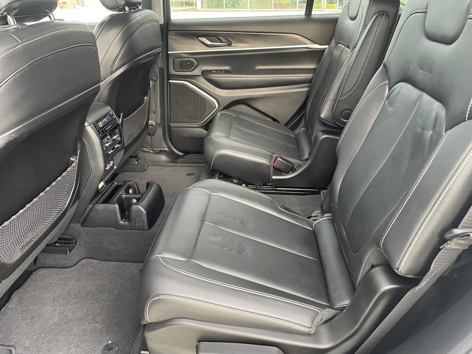 Vehicle photo 13