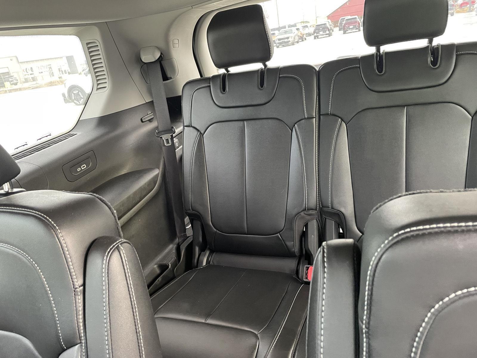 Vehicle photo 14