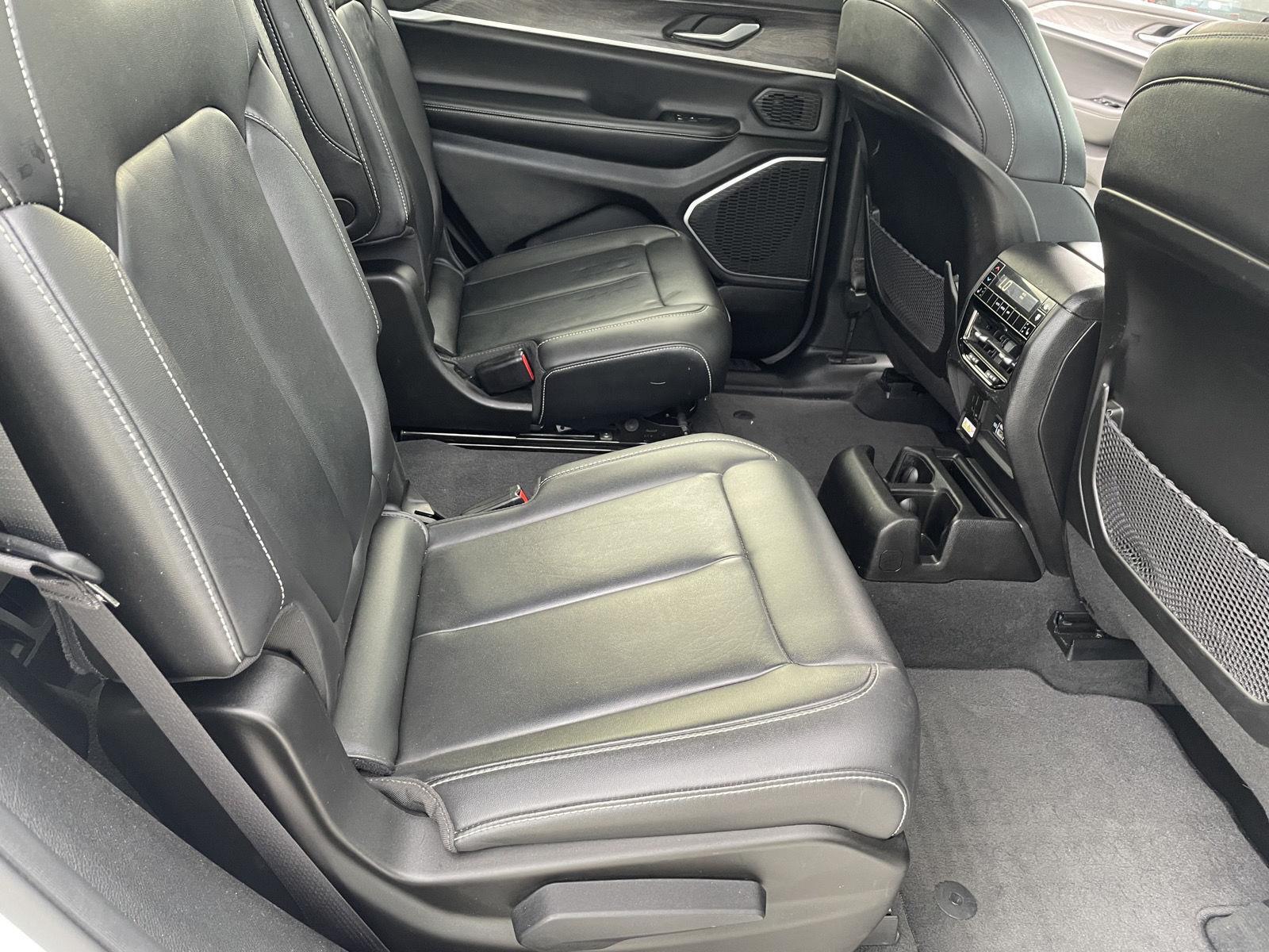 Vehicle photo 15