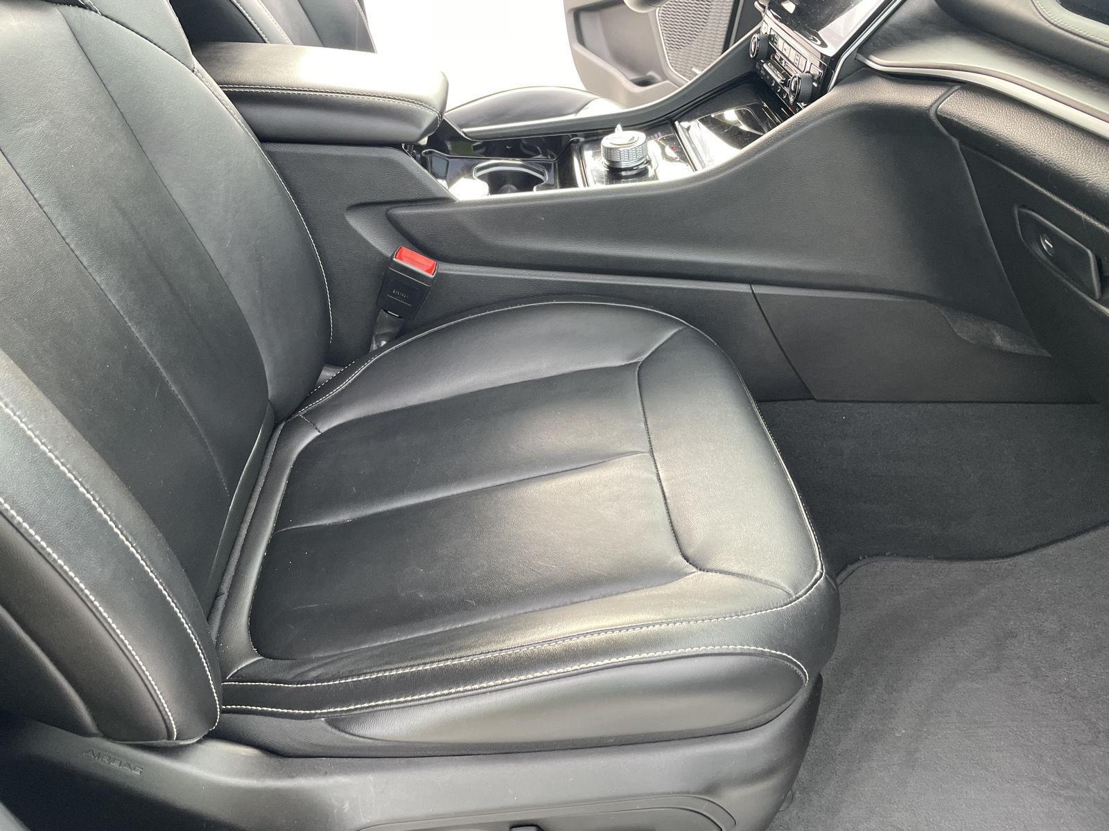 Vehicle photo 16