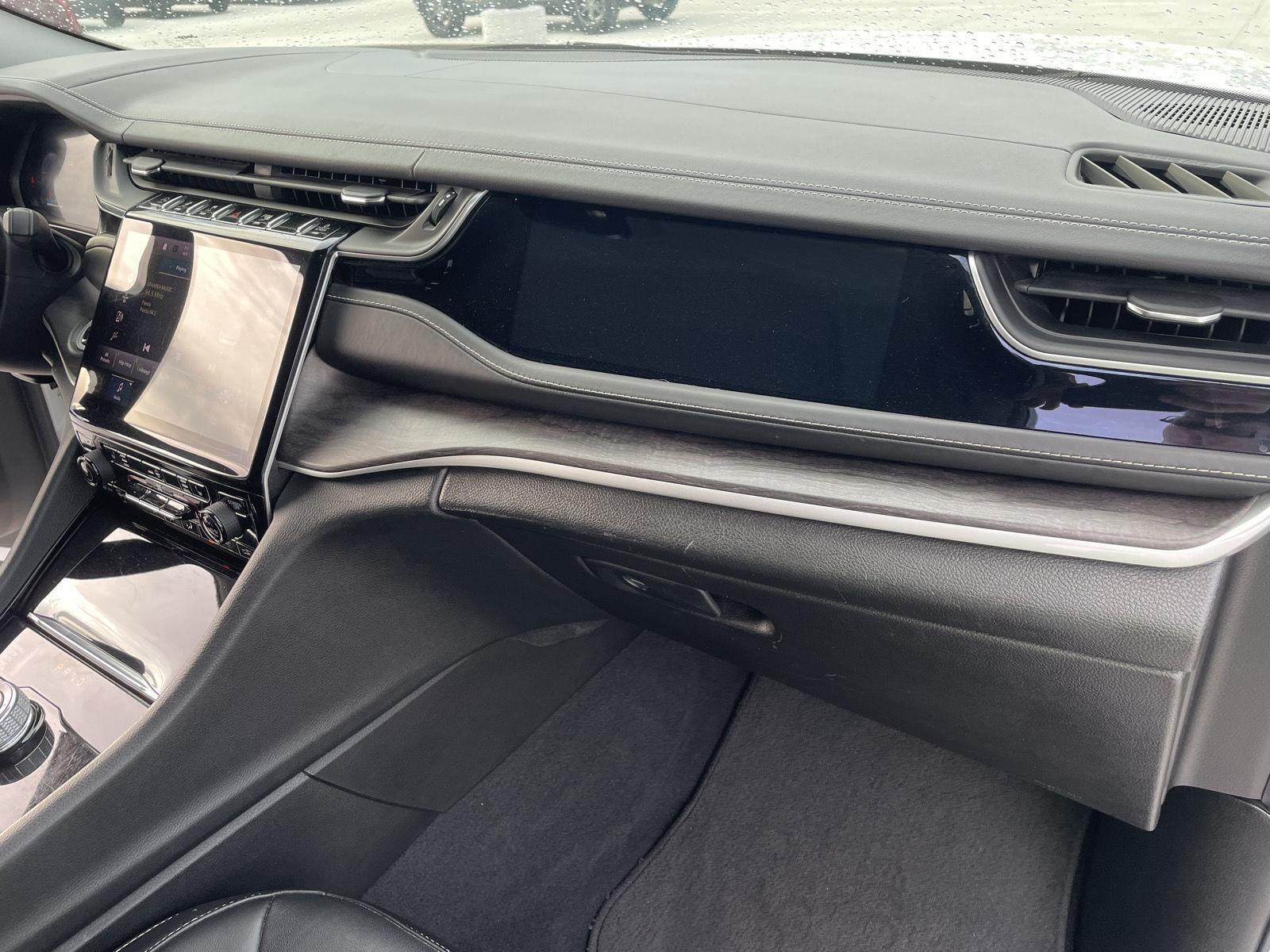 Vehicle photo 18