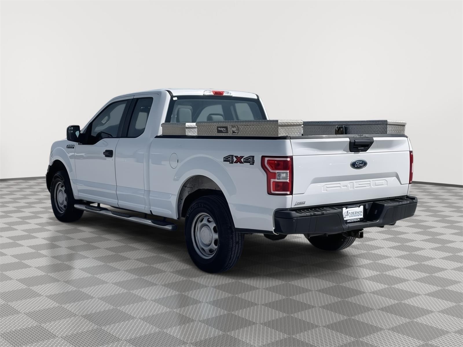 Vehicle photo 4