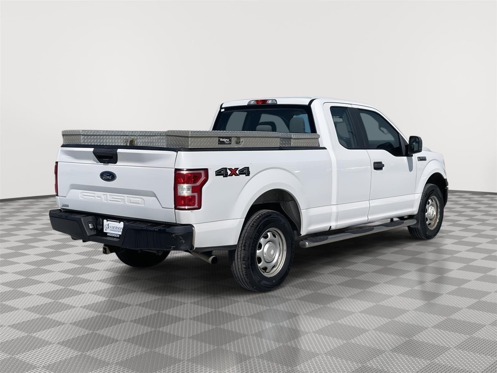 Vehicle photo 6