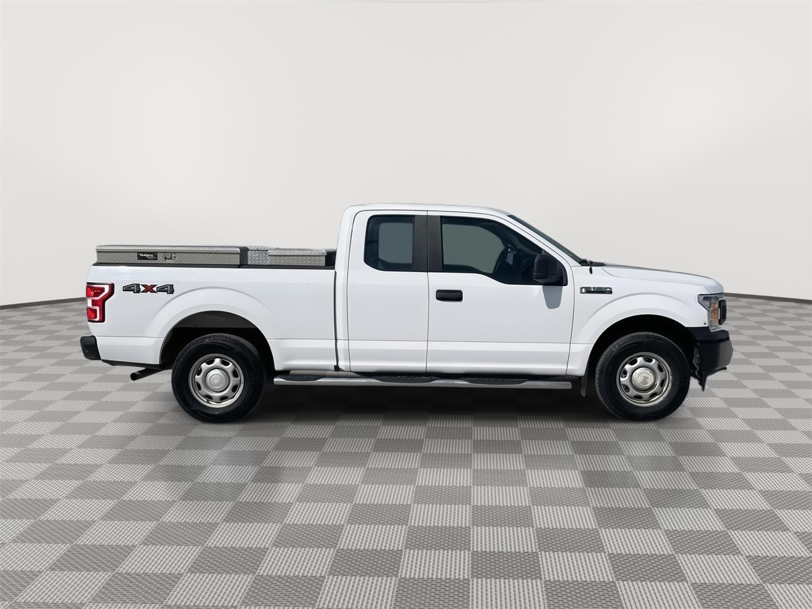 Vehicle photo 7