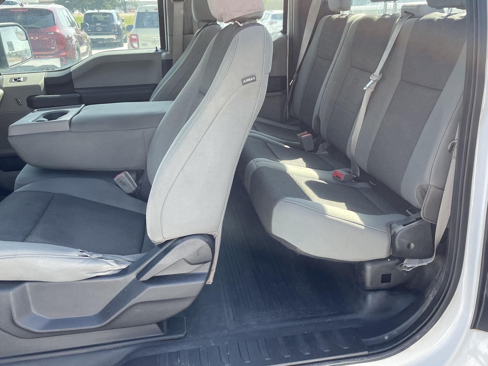 Vehicle photo 17