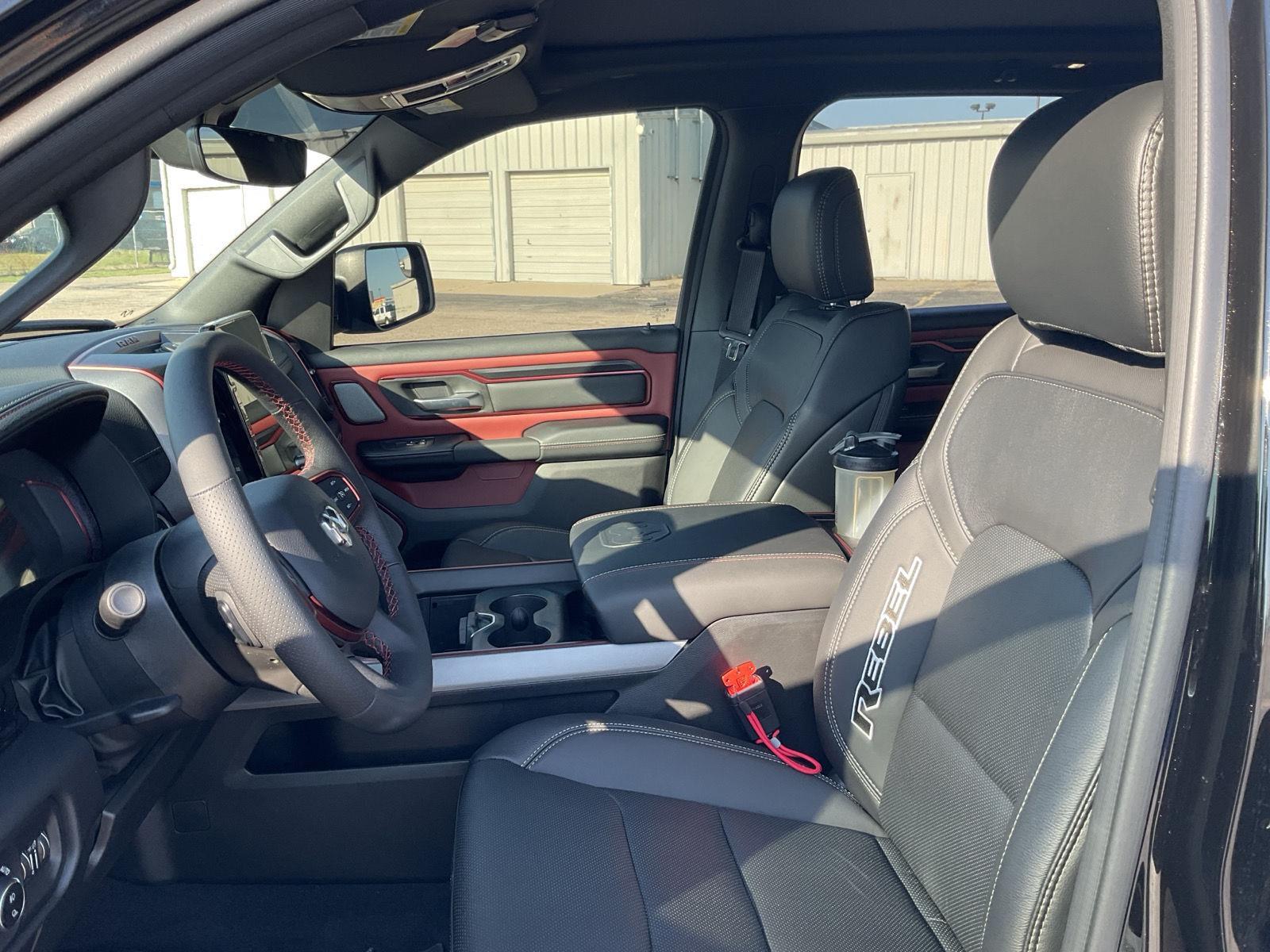 Vehicle photo 9