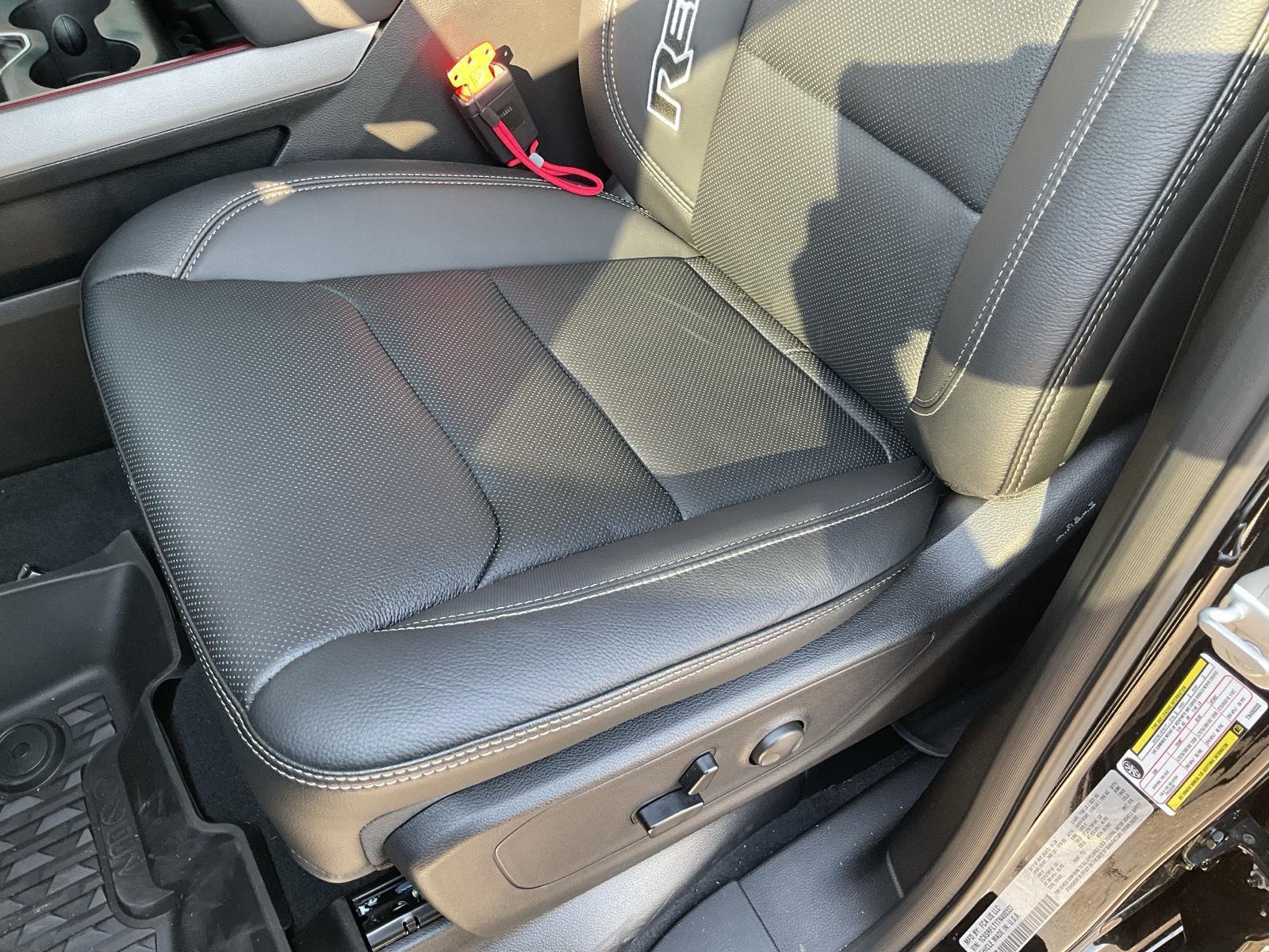Vehicle photo 11