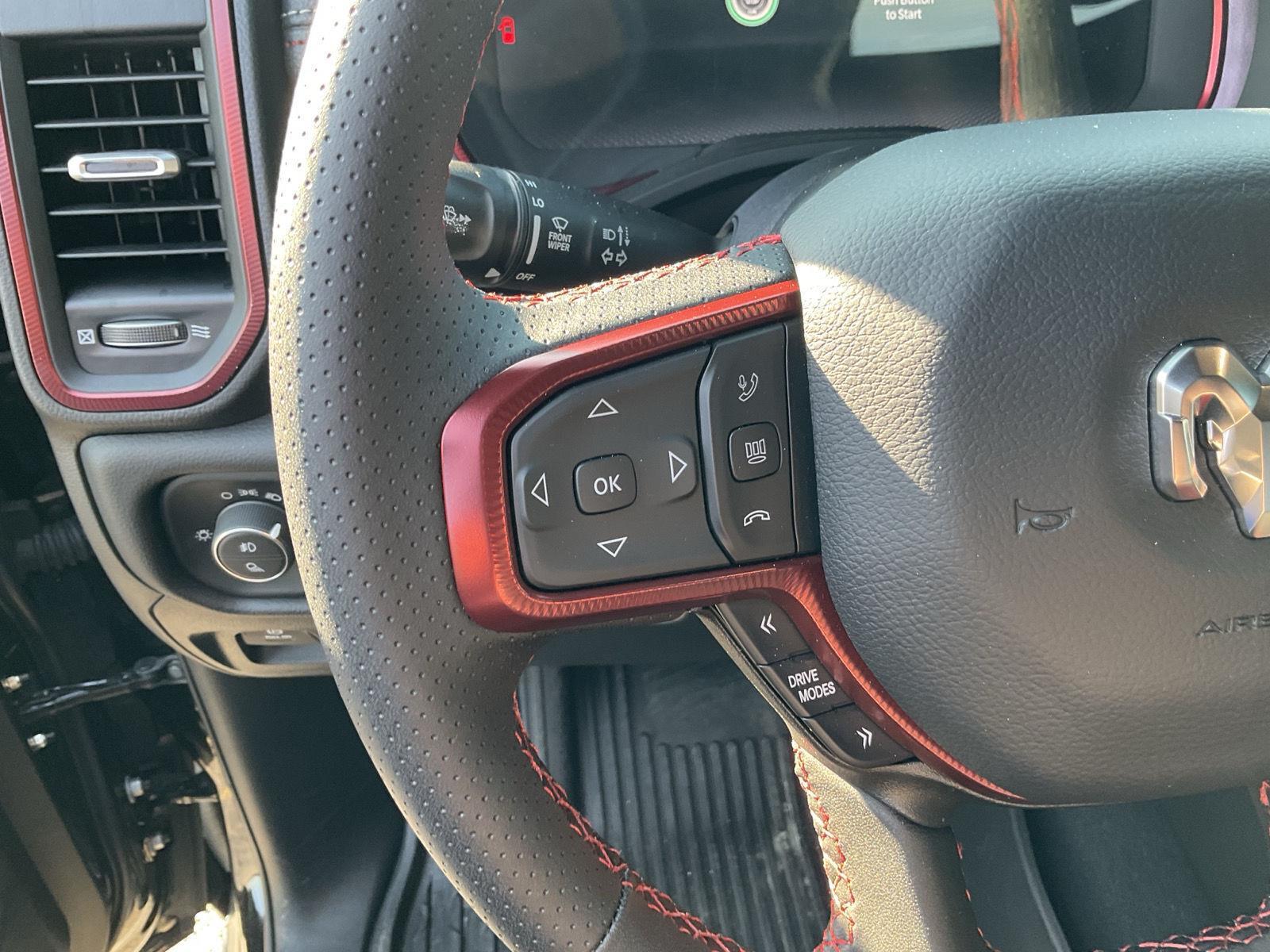Vehicle photo 14