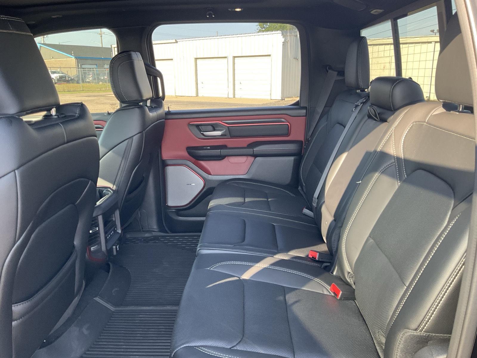 Vehicle photo 17