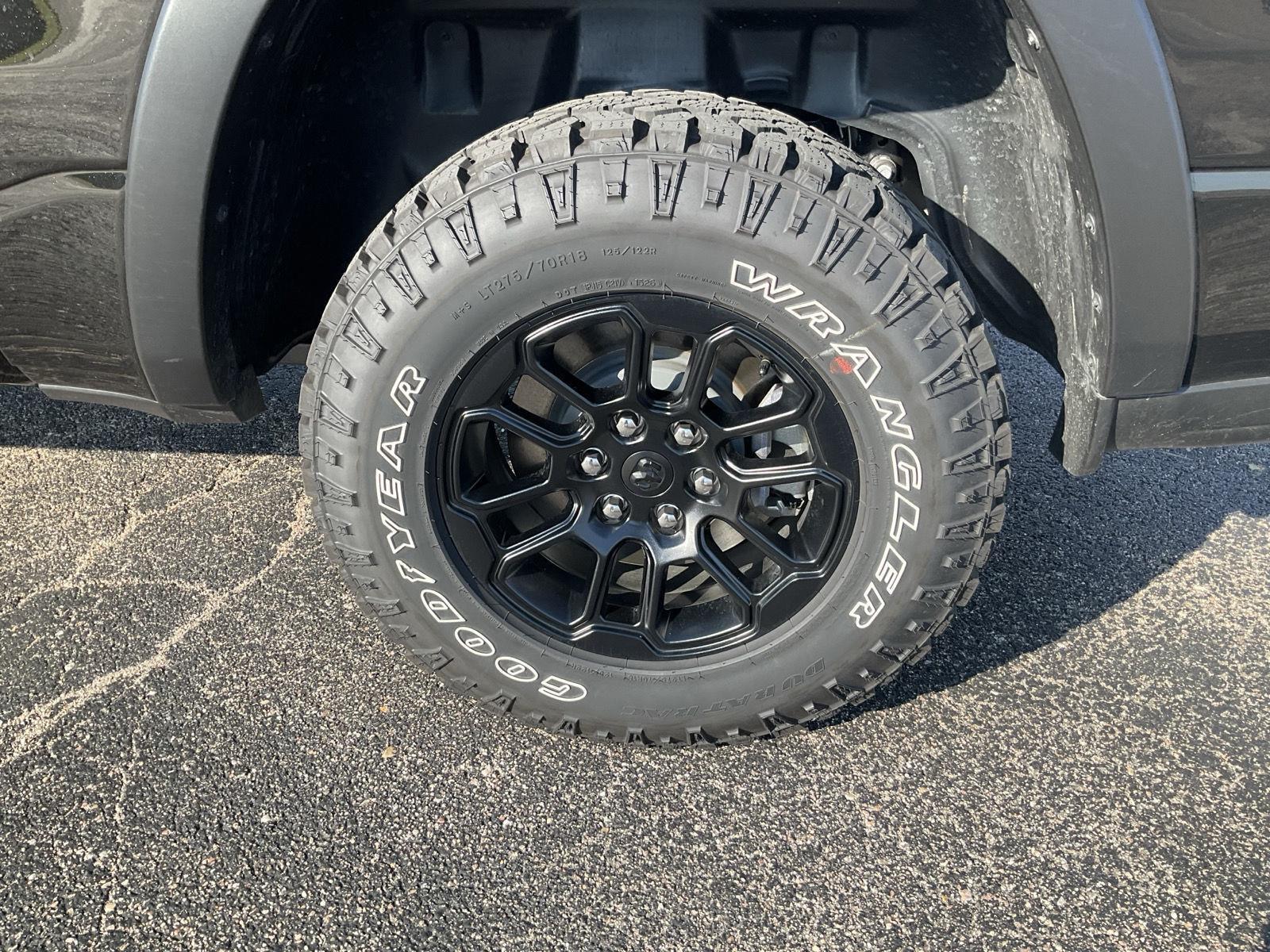 Vehicle photo 19