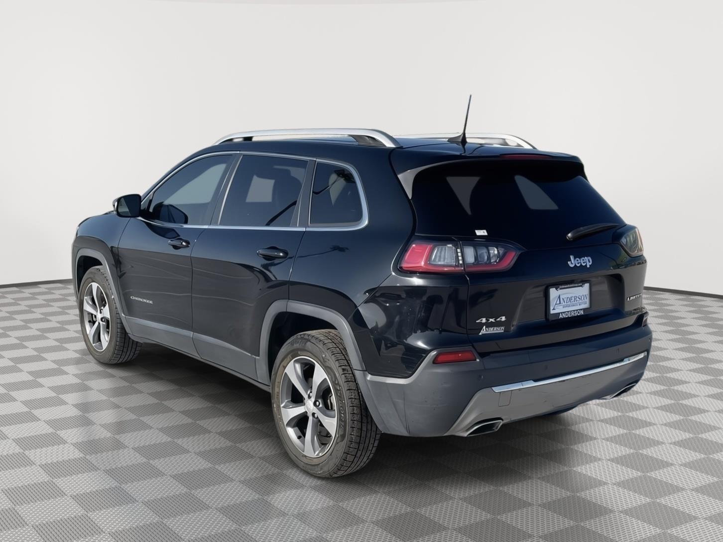 Vehicle photo 4